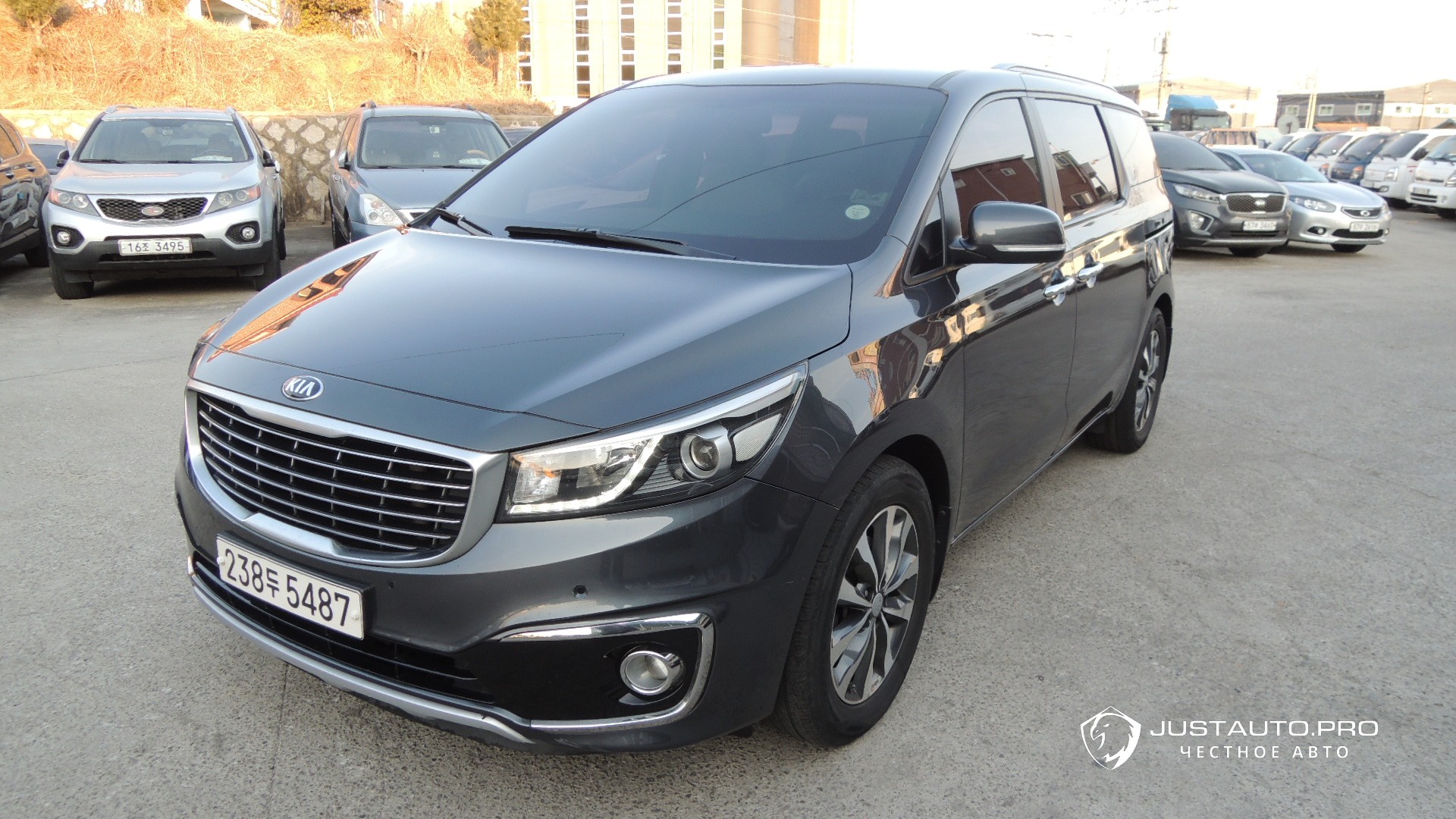 Автомобиль Kia Canival