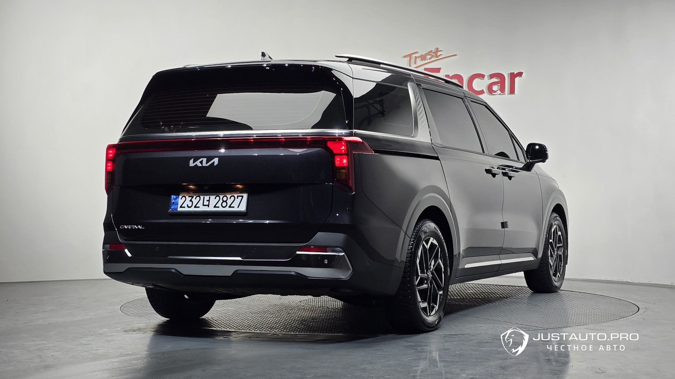 Автомобиль Kia Canival