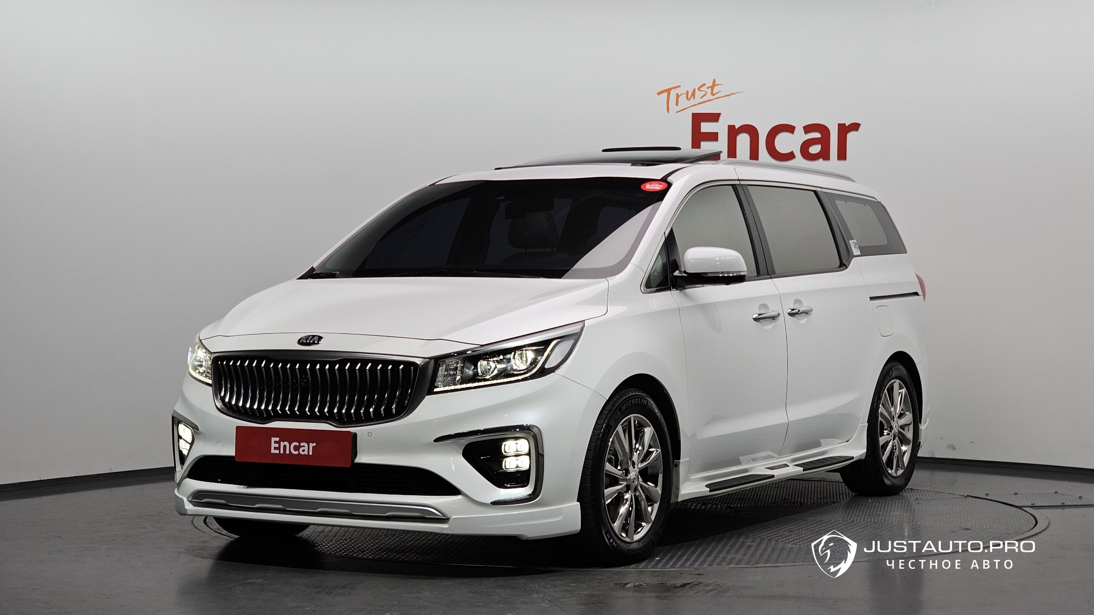 Автомобиль Kia Canival