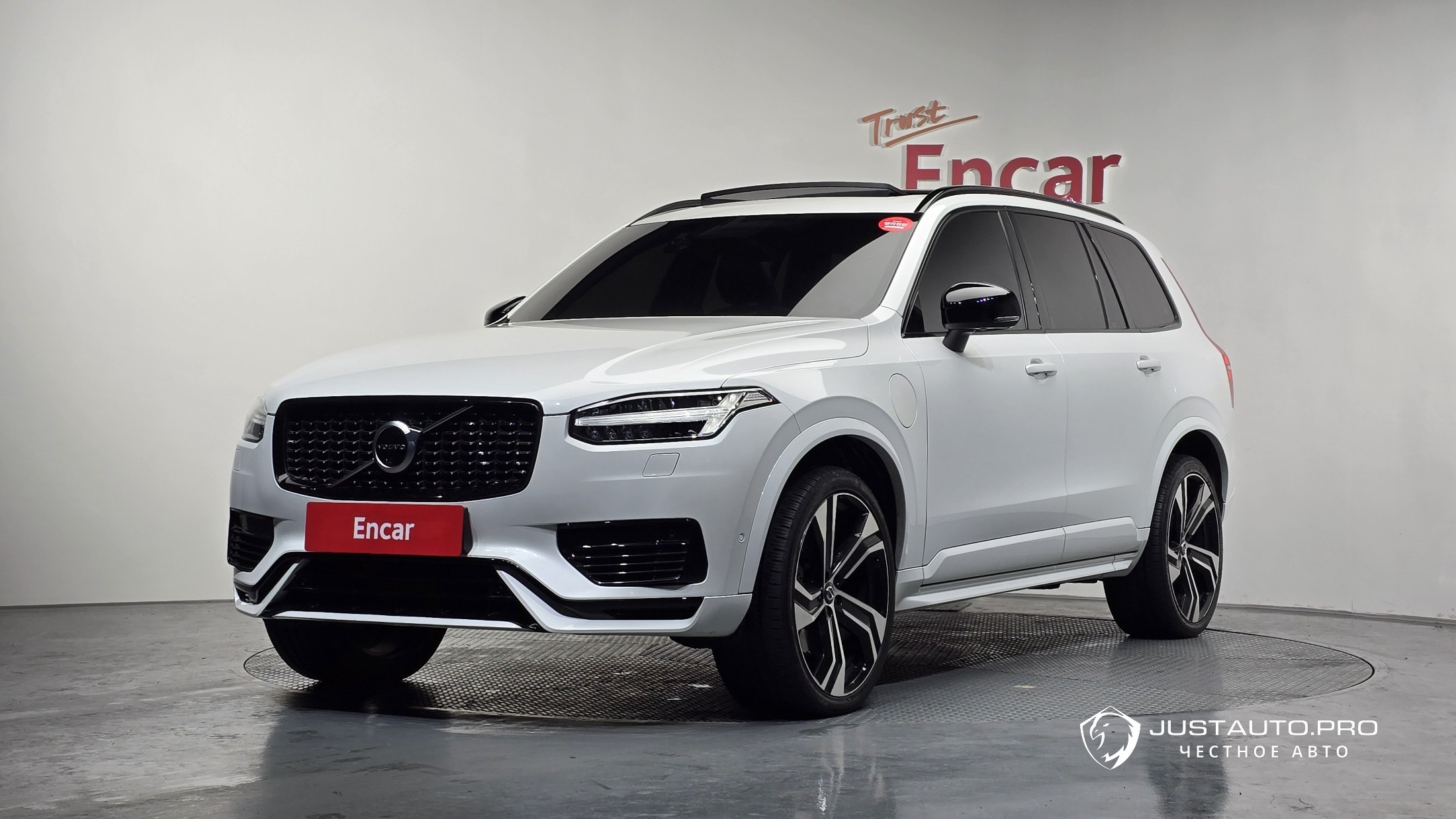 Автомобиль Volvo XC90