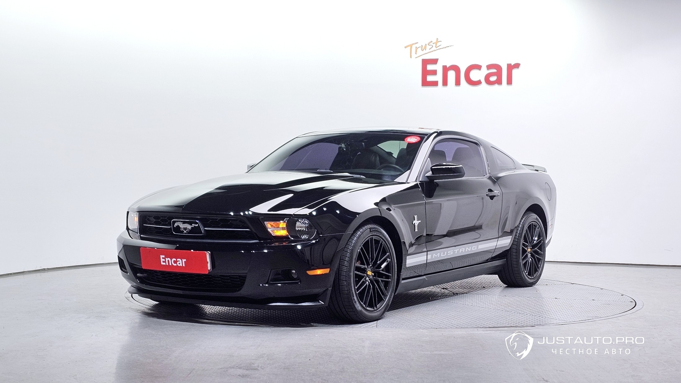 Автомобиль Ford Mustang