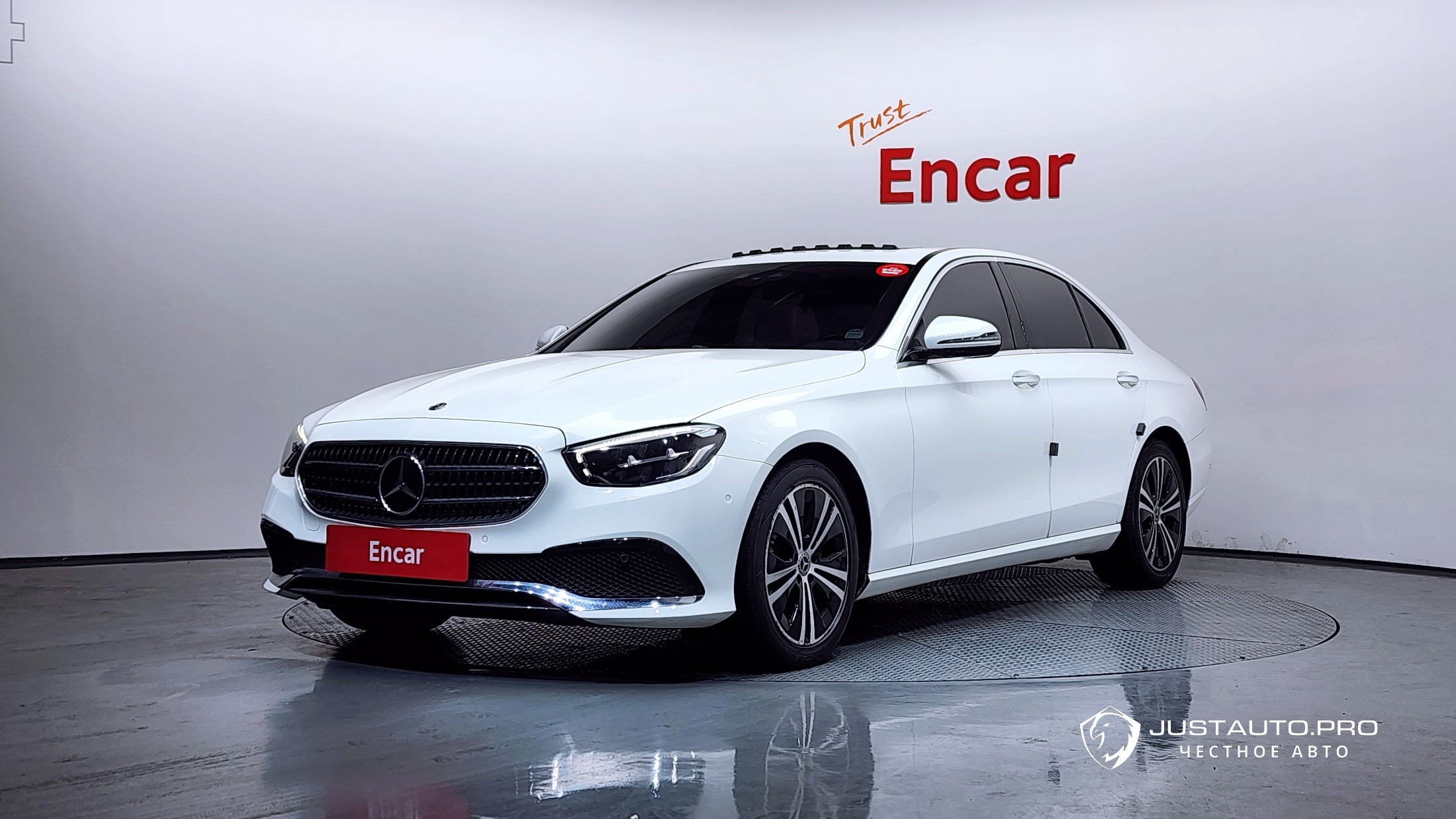 Автомобиль Mercedes-Benz E-Class