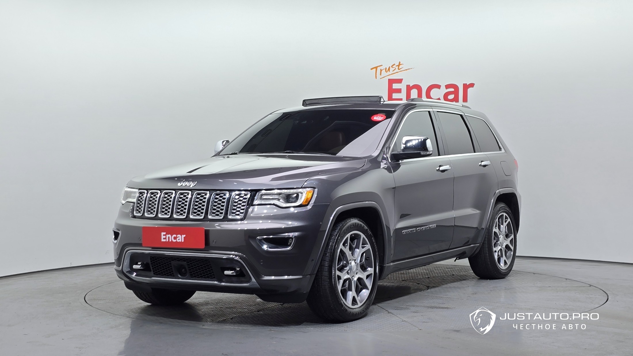 Автомобиль Jeep Cherokee