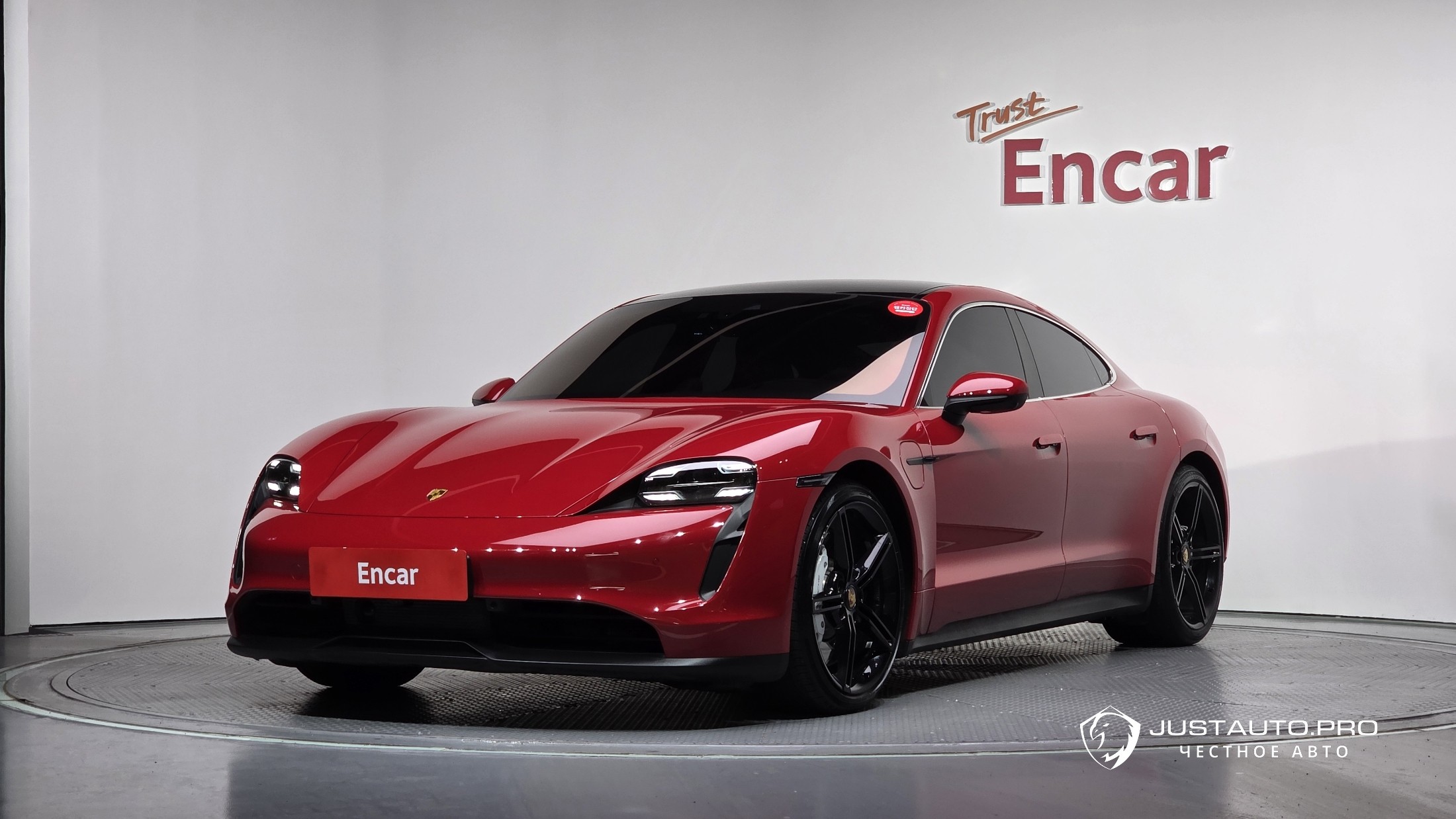 Автомобиль Porsche Taycan