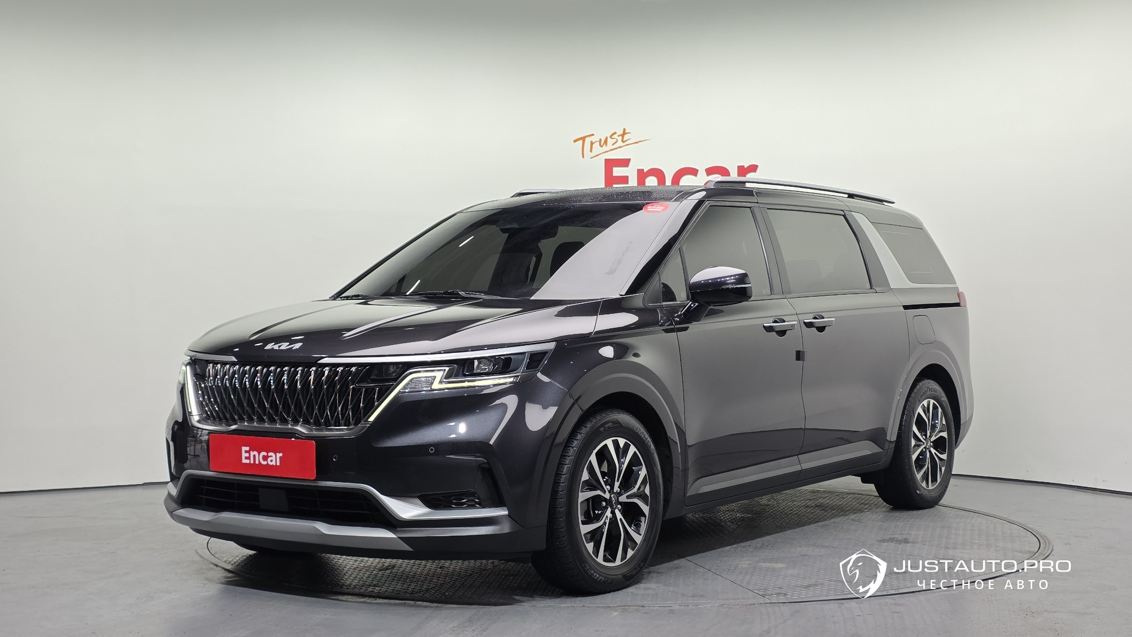 Автомобиль Kia Canival