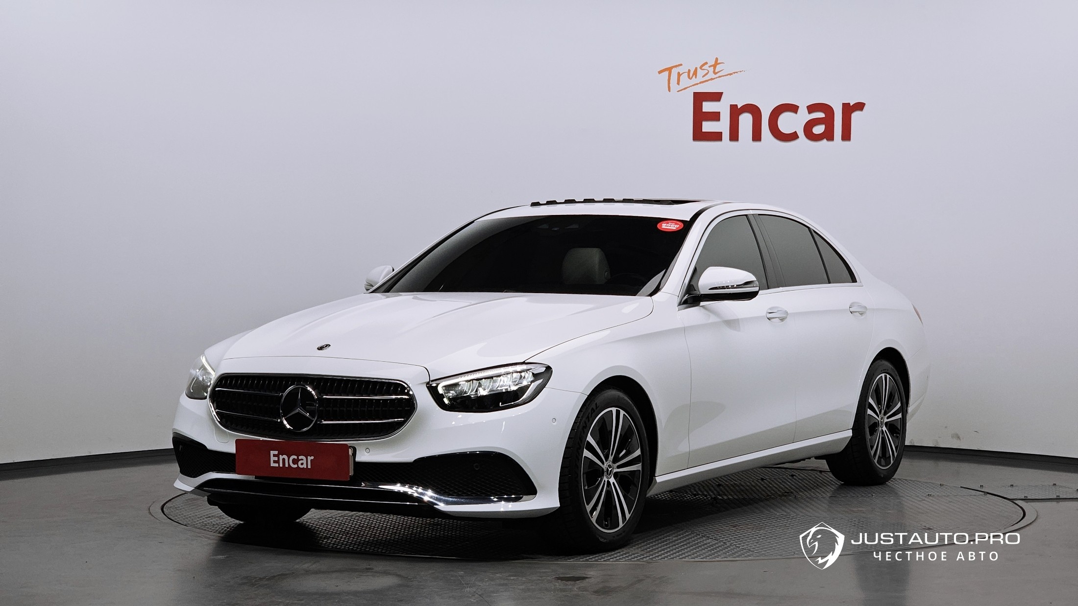 Автомобиль Mercedes-Benz E-Class