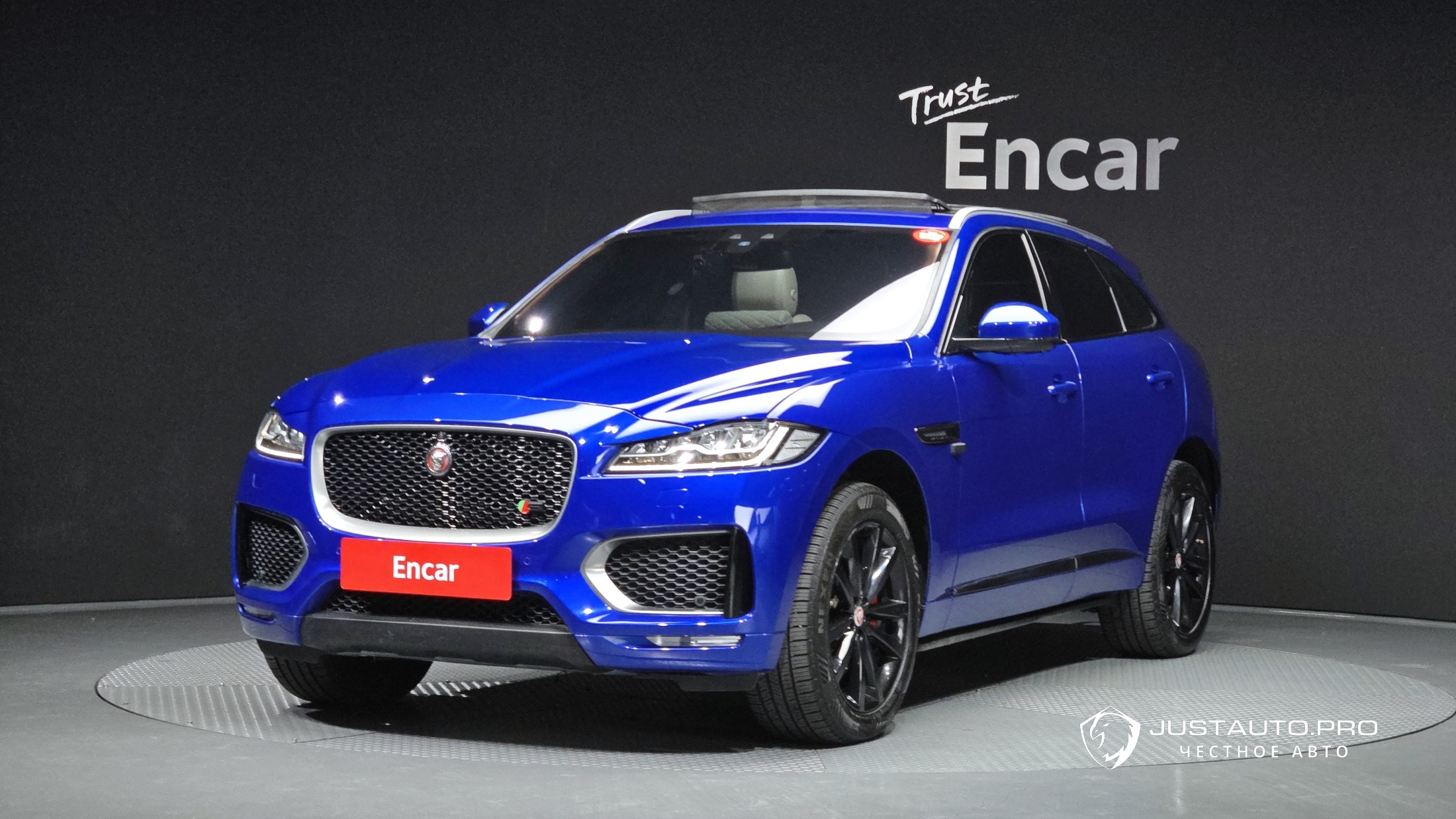 Автомобиль Jaguar F-PACE