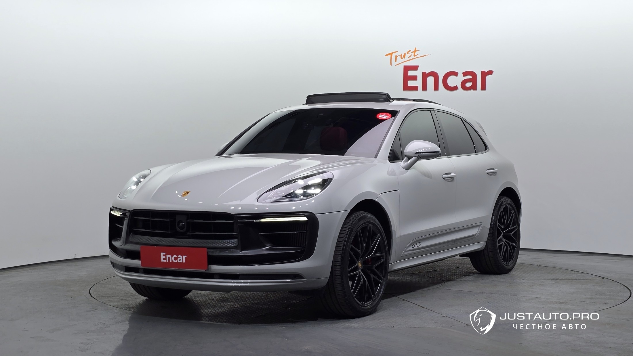 Автомобиль Porsche Macan