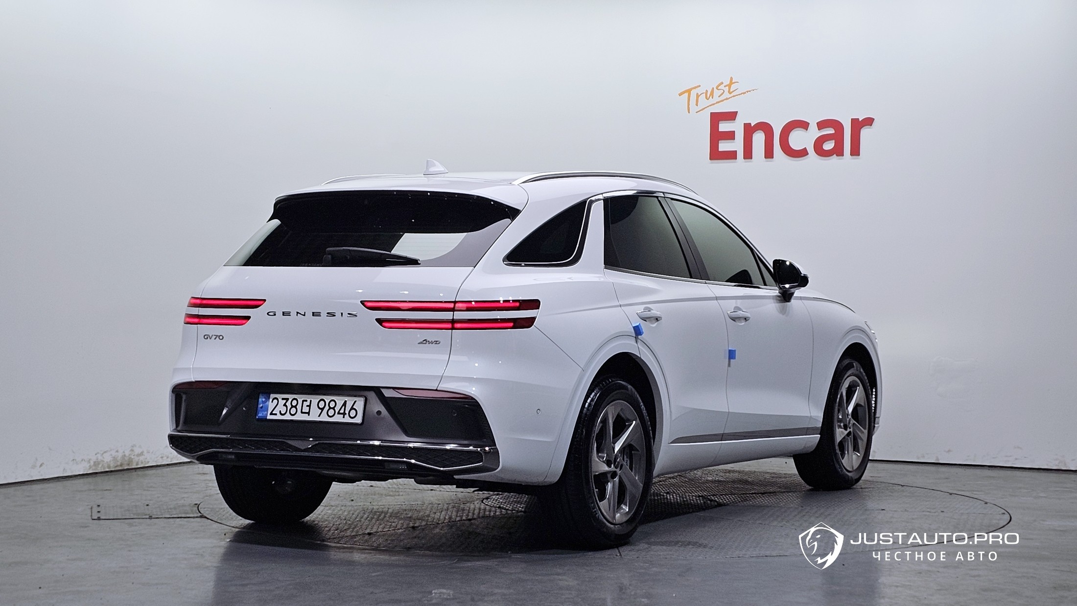 Автомобиль Genesis GV70