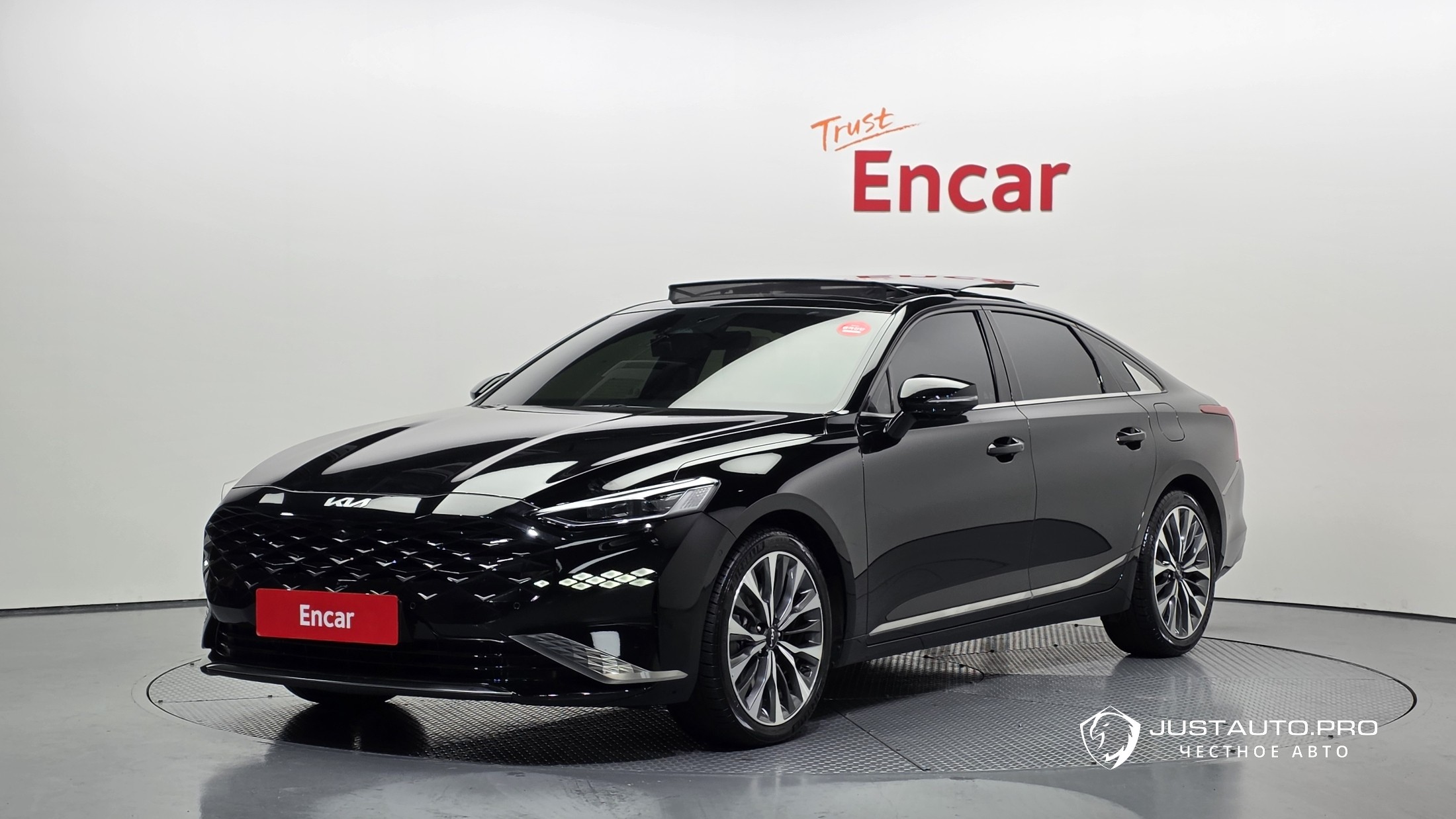 Автомобиль Kia K8