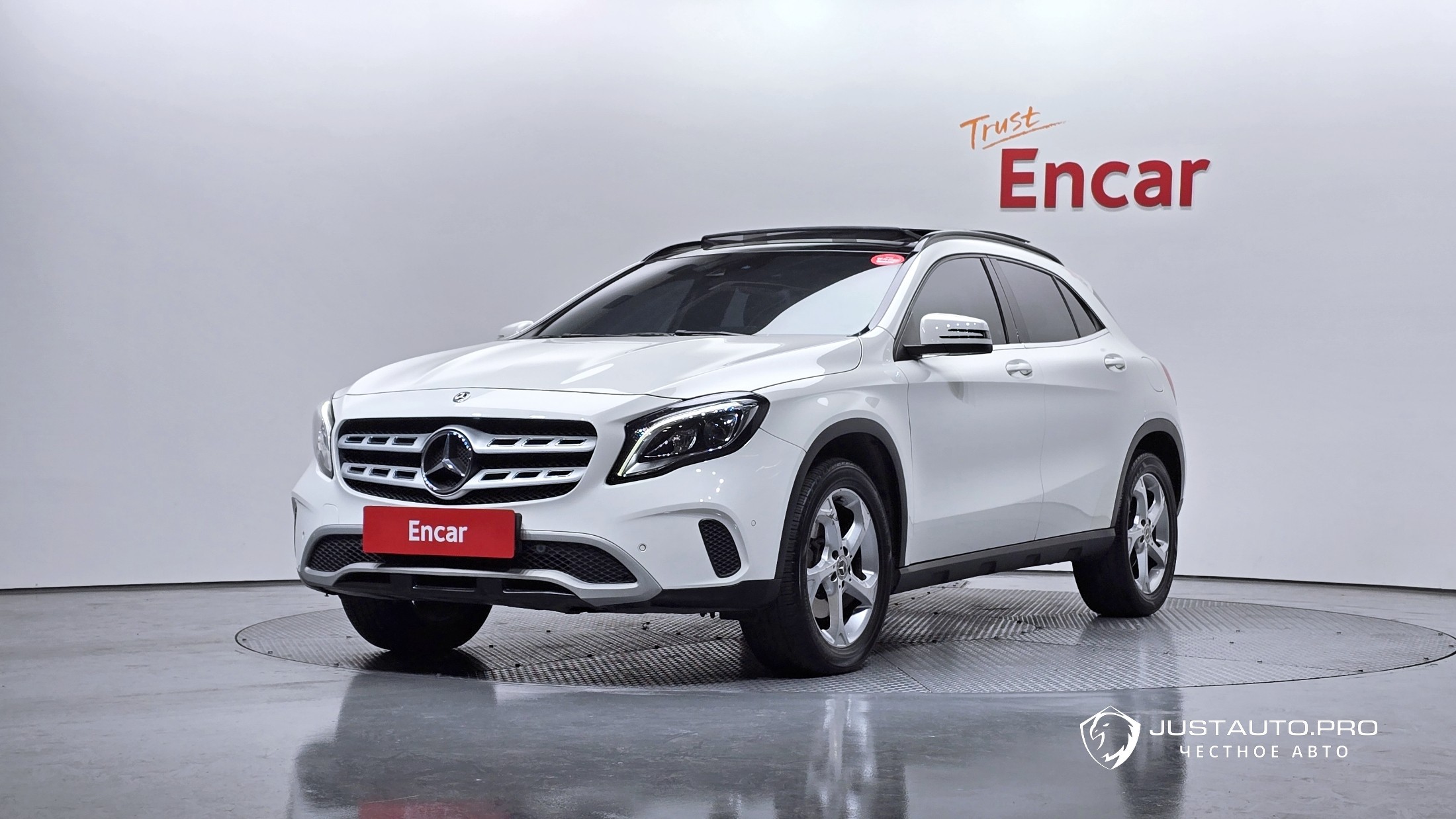 Автомобиль Mercedes-Benz GLA-Class