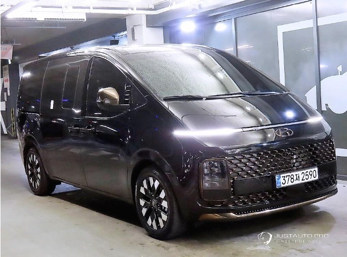 Автомобиль Hyundai Staria