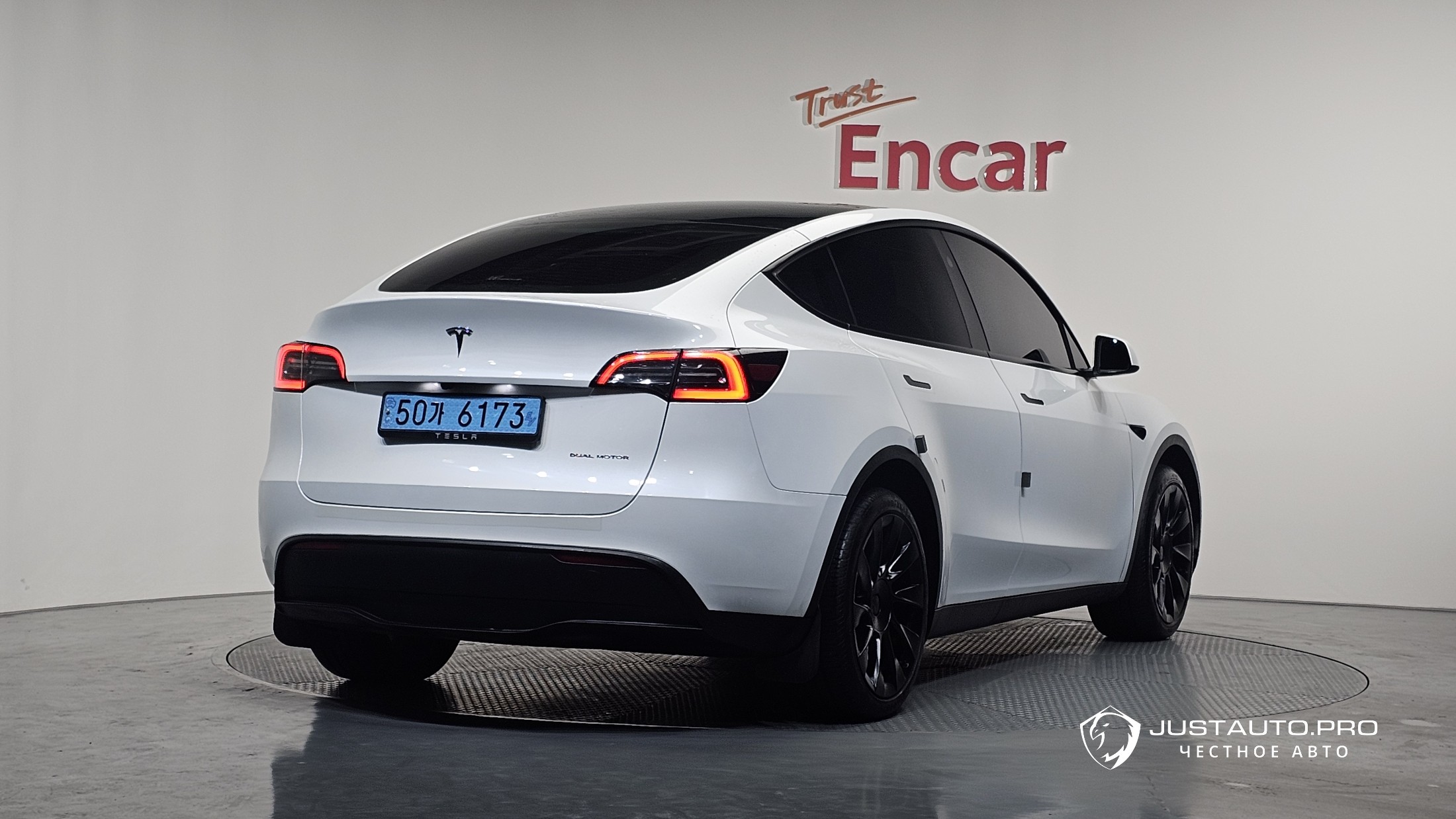 Автомобиль Tesla Model Y