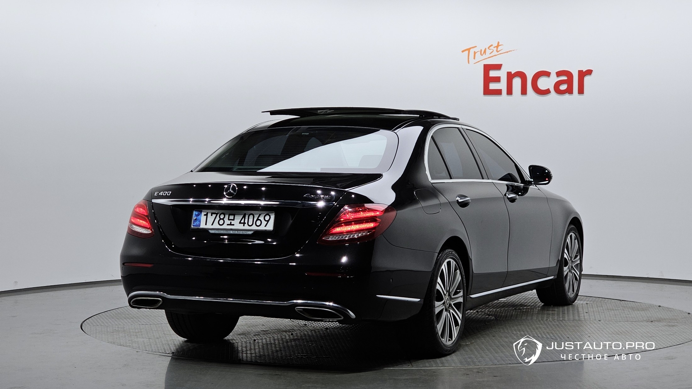 Автомобиль Mercedes-Benz E-Class