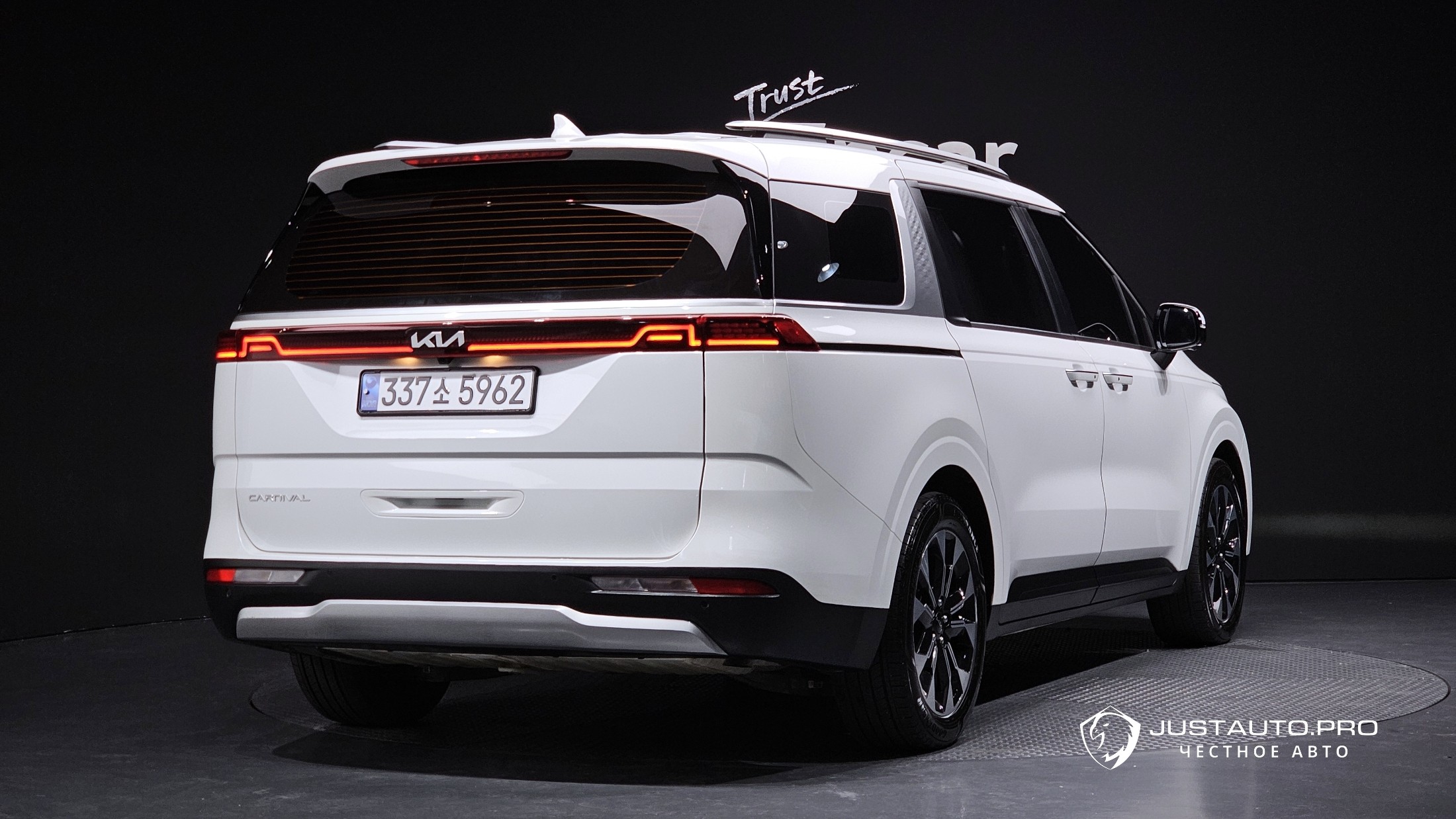 Автомобиль Kia Canival