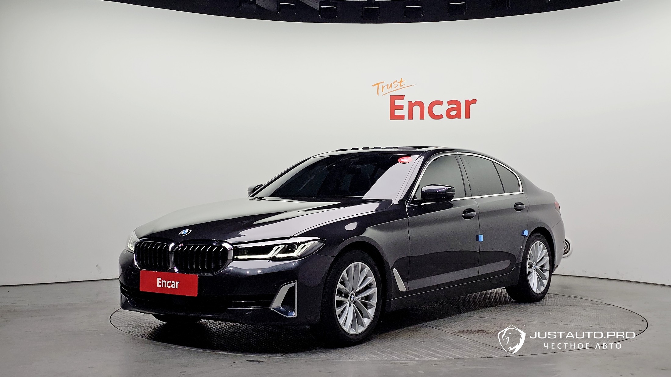 Автомобиль BMW 5-Series