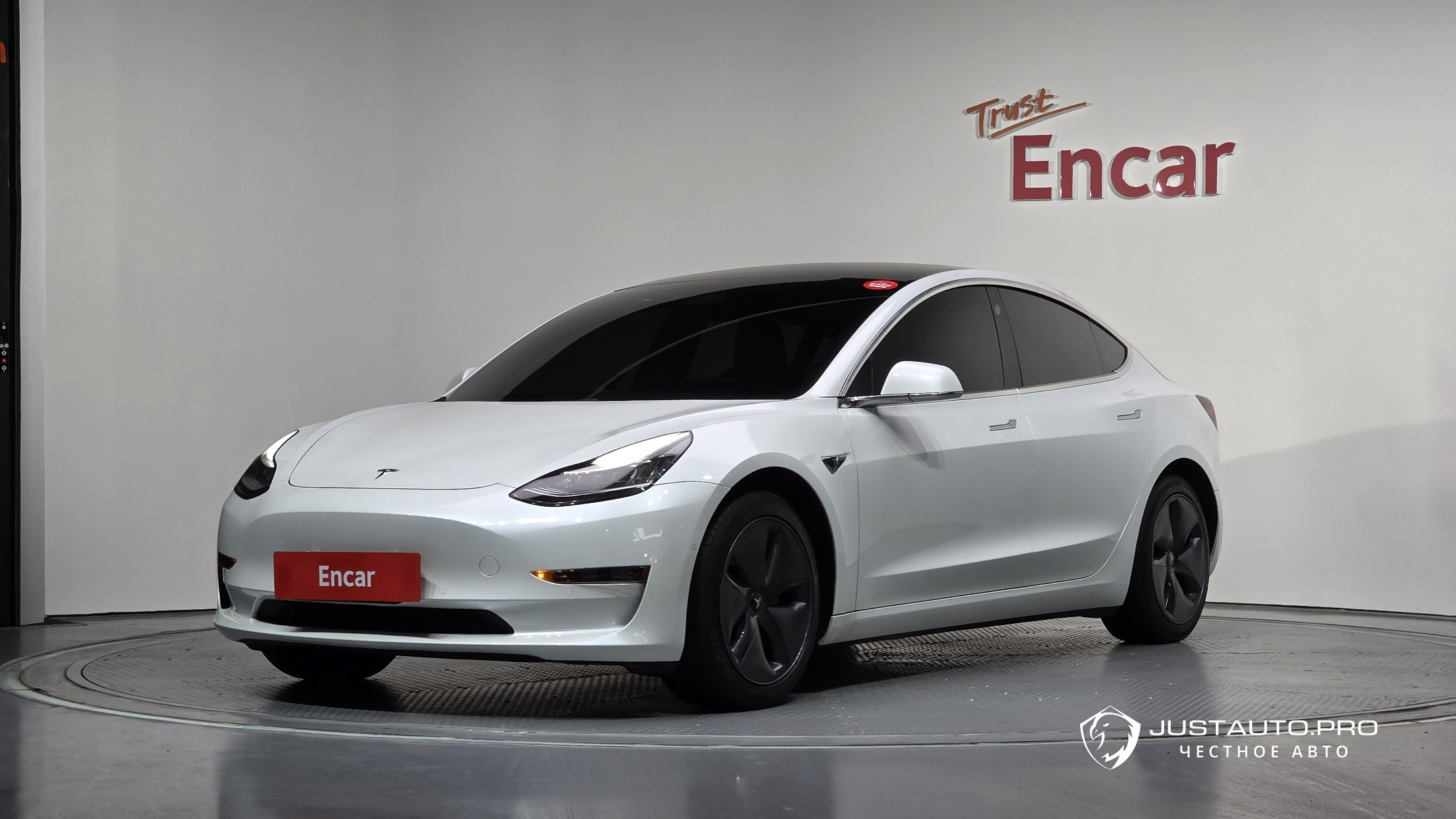 Автомобиль Tesla Model 3