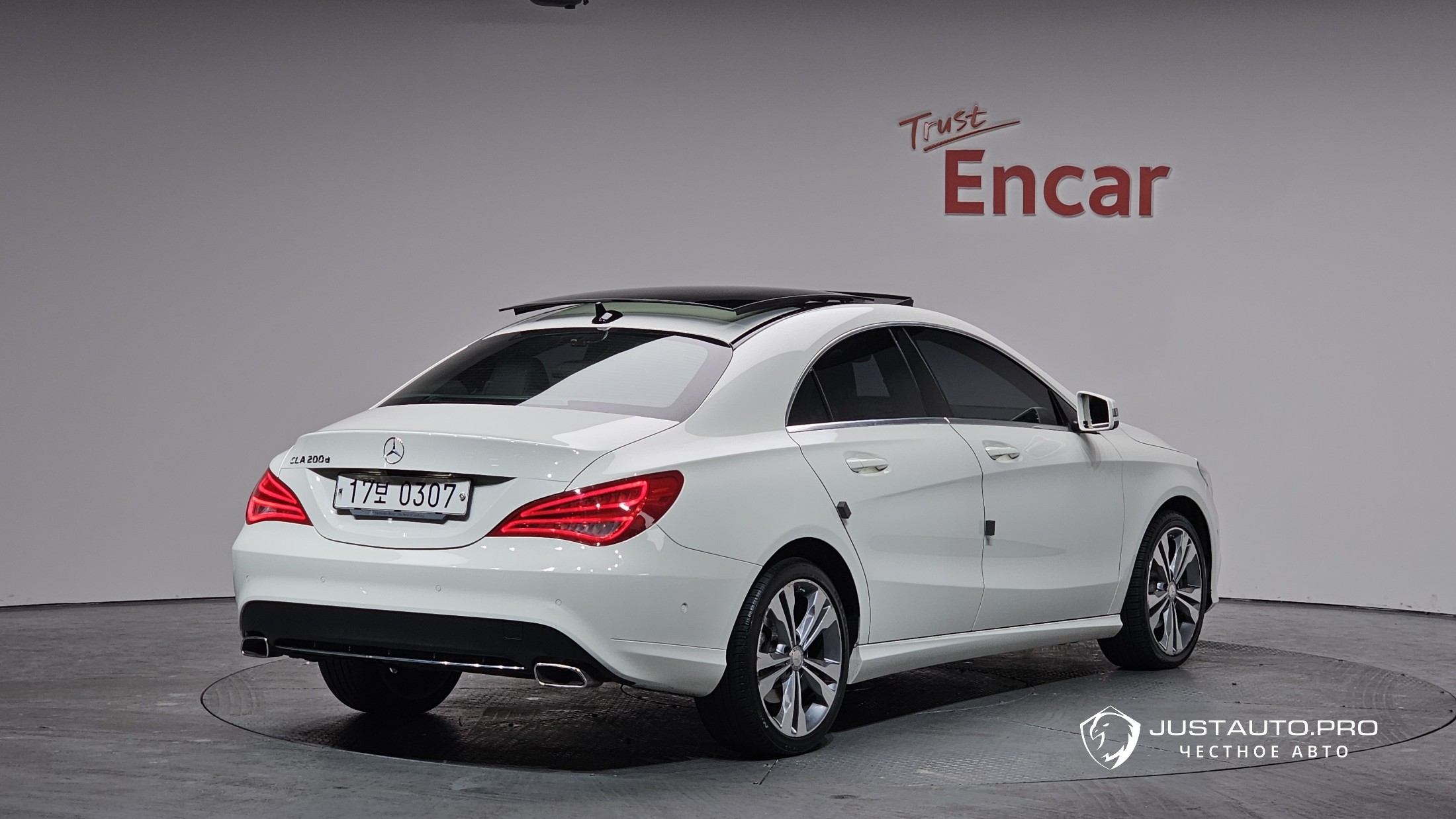 Автомобиль Mercedes-Benz CLA-Class