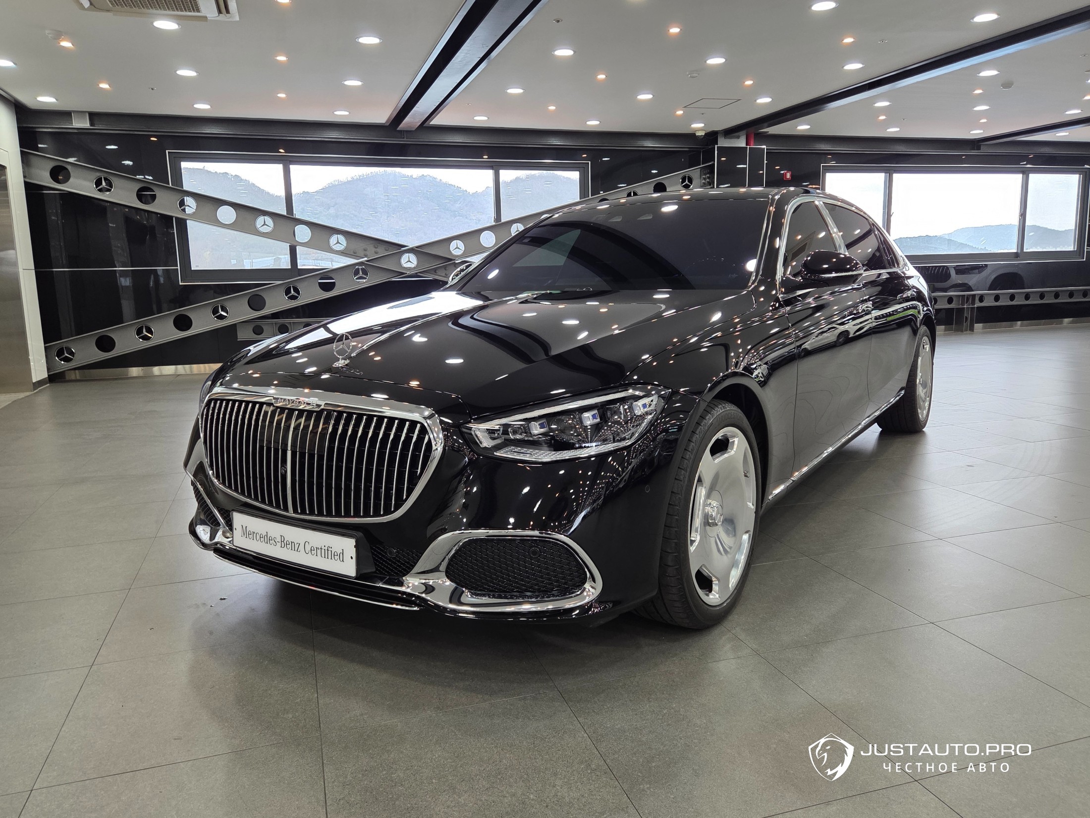 Автомобиль Mercedes-Benz S-Class