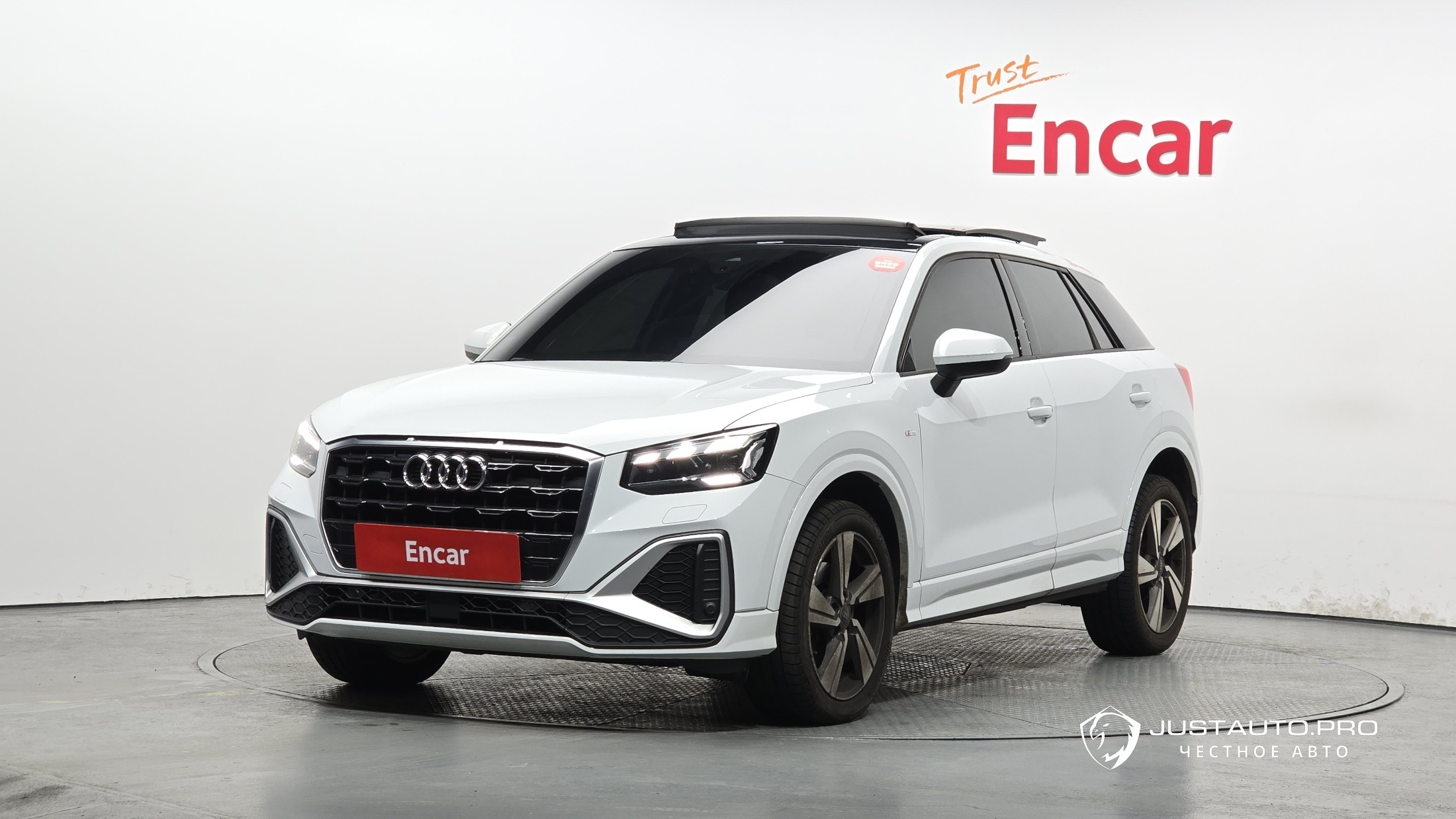 Автомобиль Audi Q2