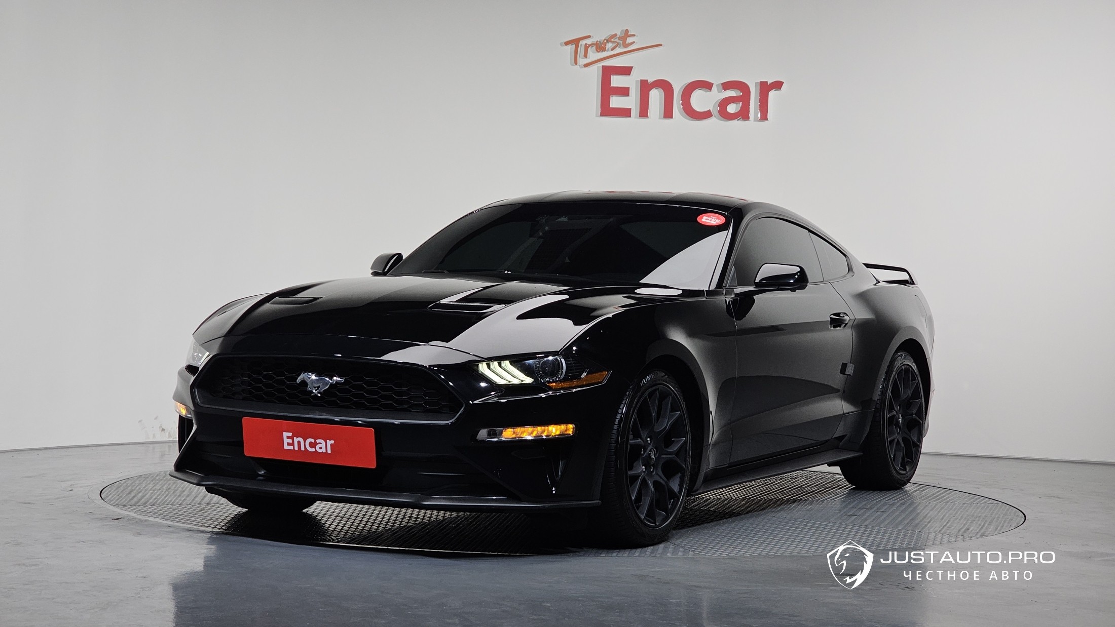 Автомобиль Ford Mustang