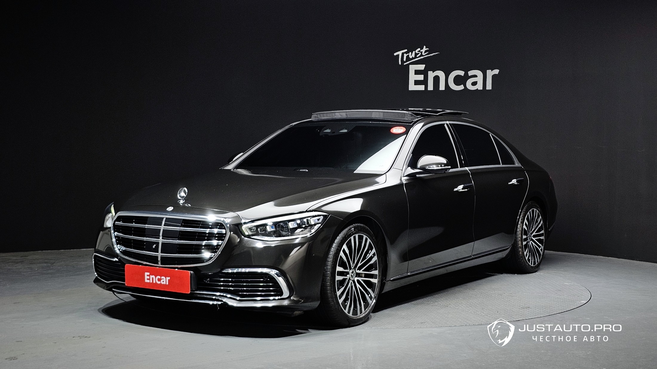 Автомобиль Mercedes-Benz S-Class