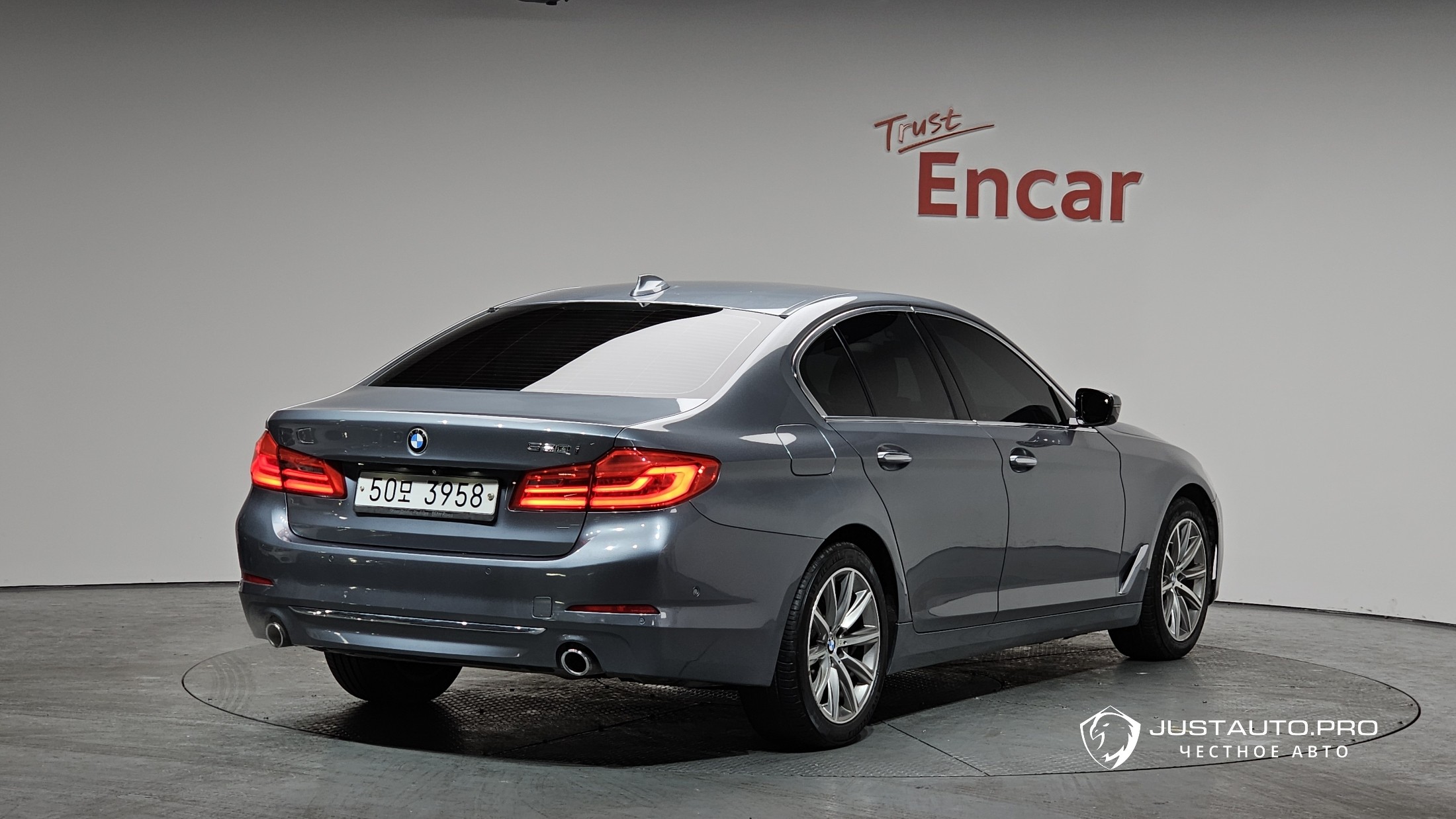 Автомобиль BMW 5-Series
