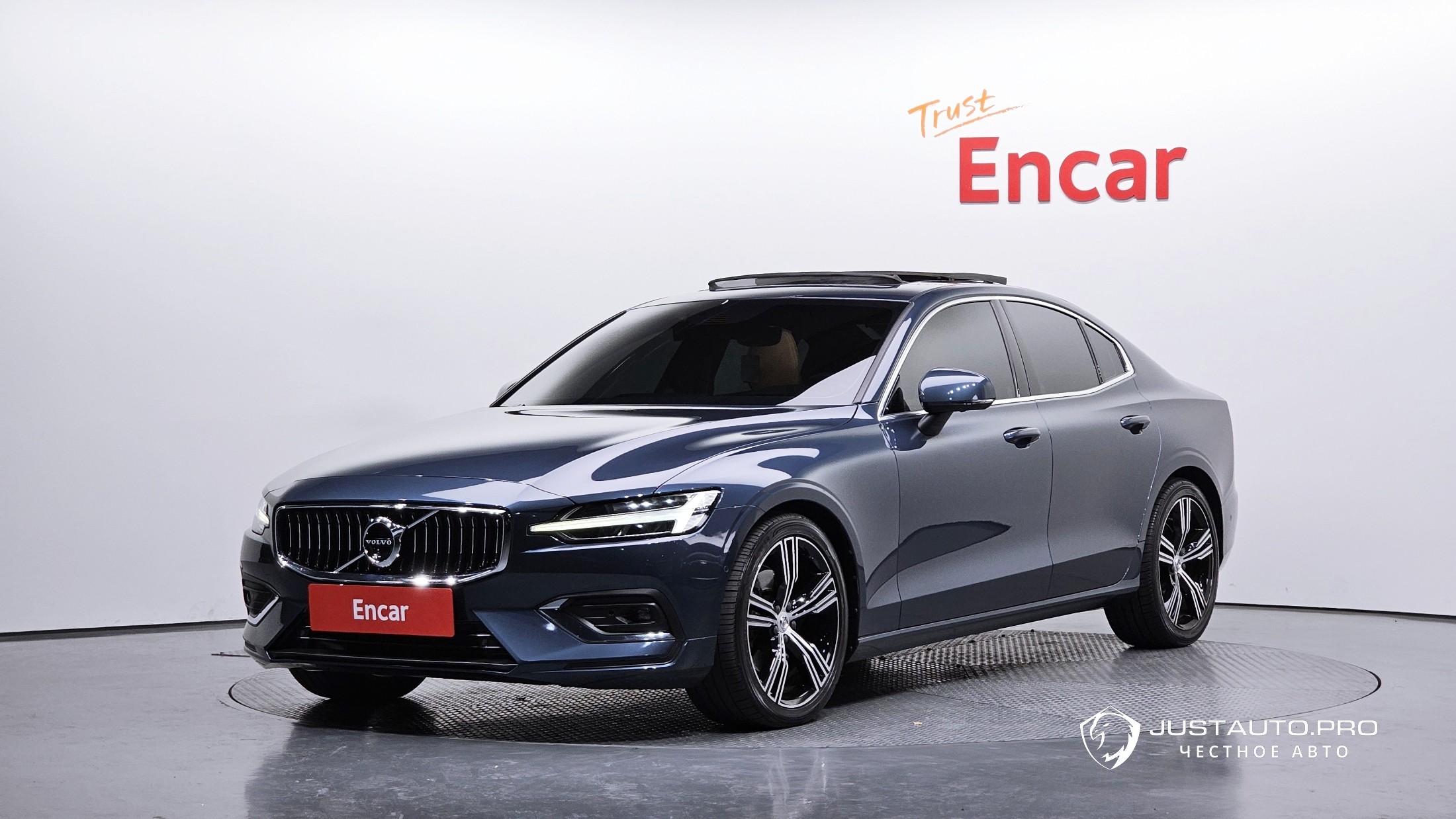 Автомобиль Volvo S60