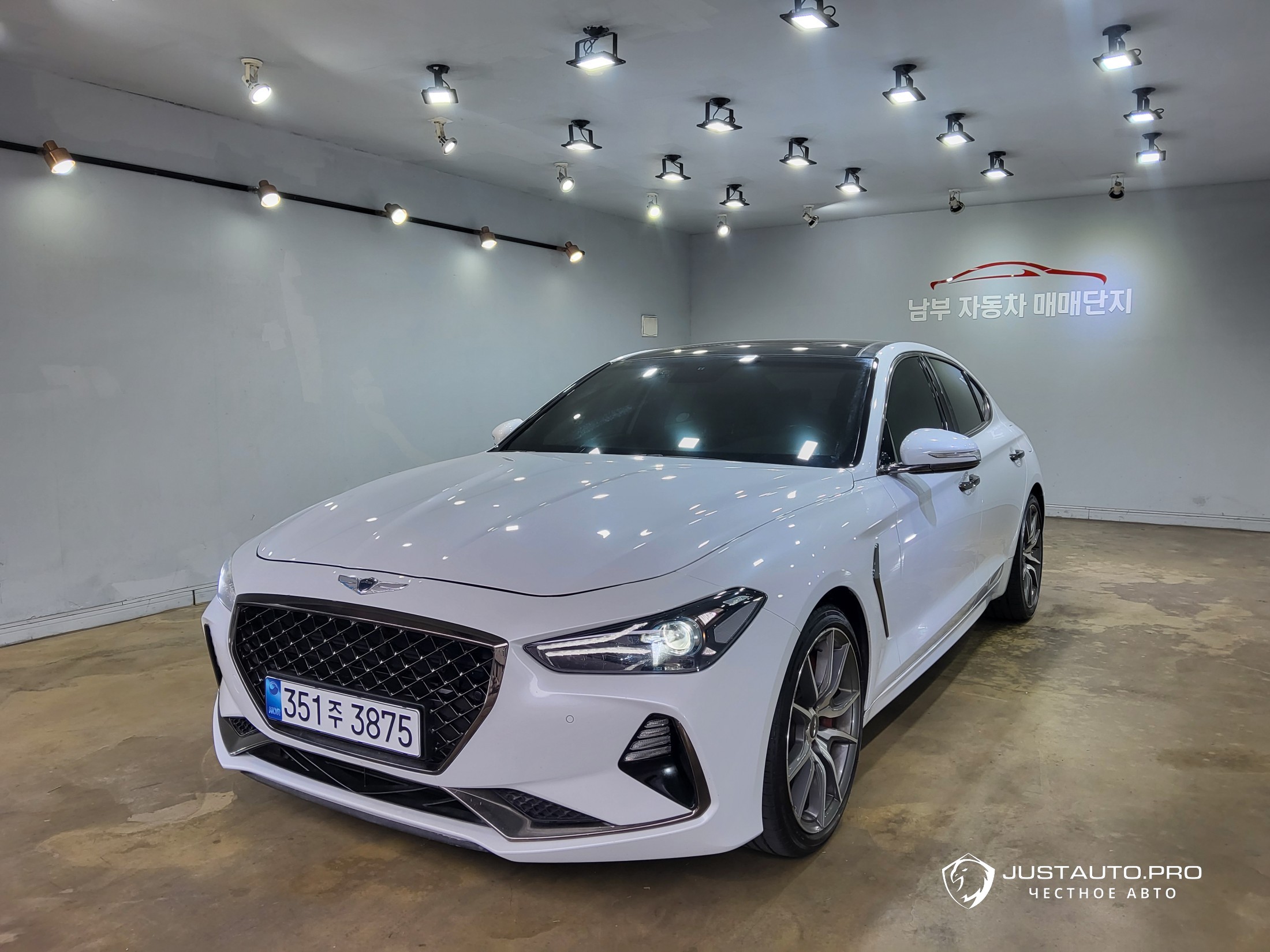Автомобиль Genesis G70