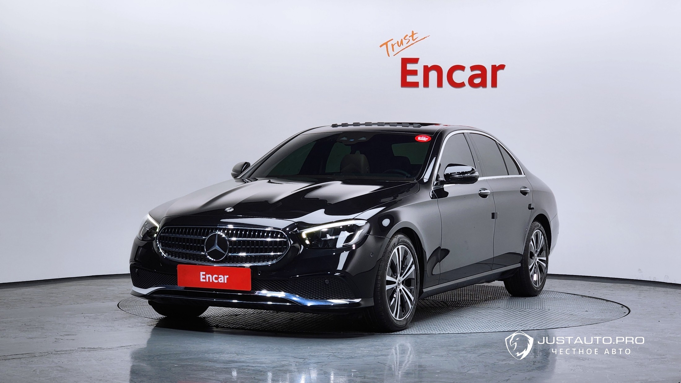 Автомобиль Mercedes-Benz E-Class