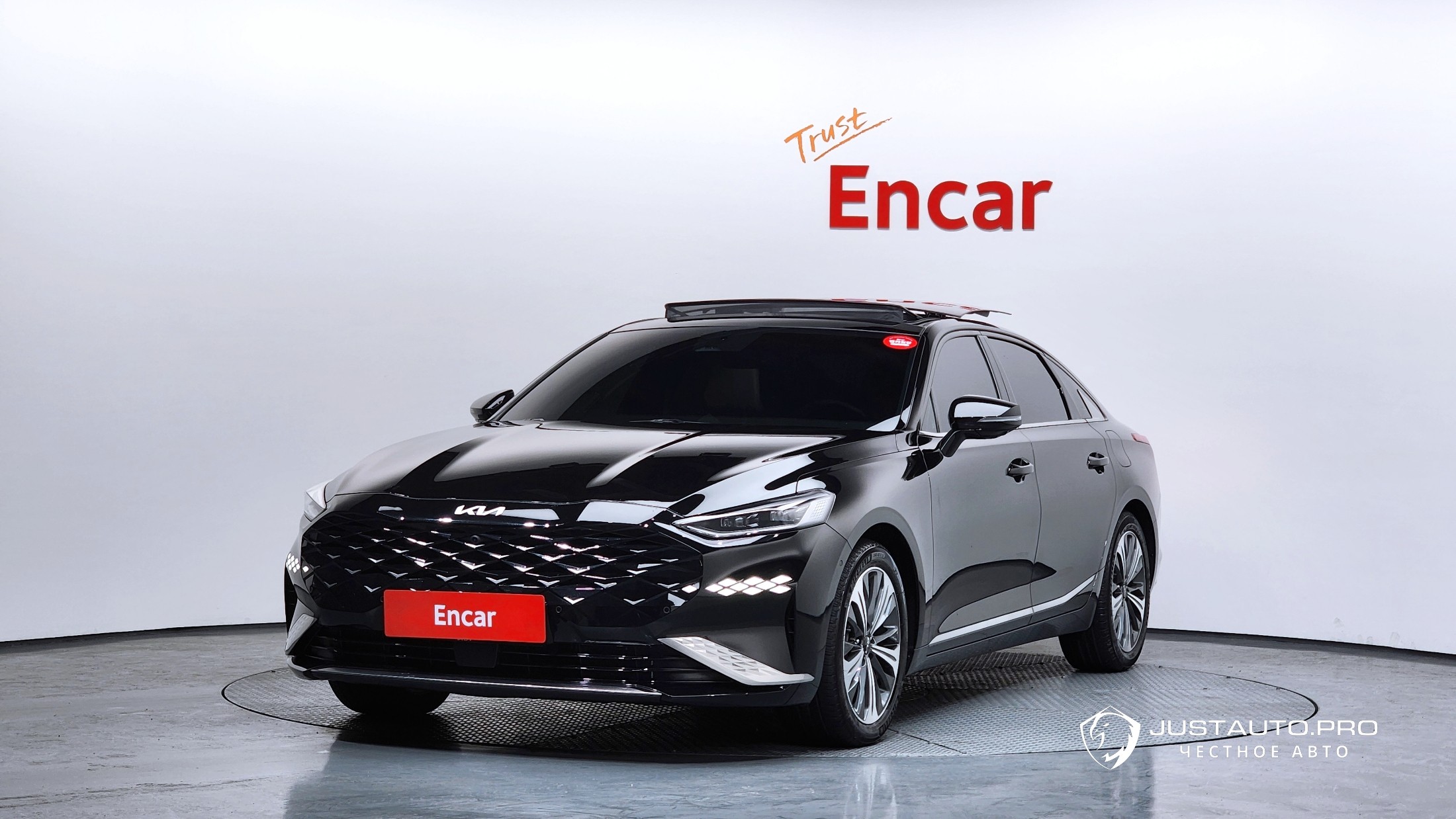 Автомобиль Kia K8