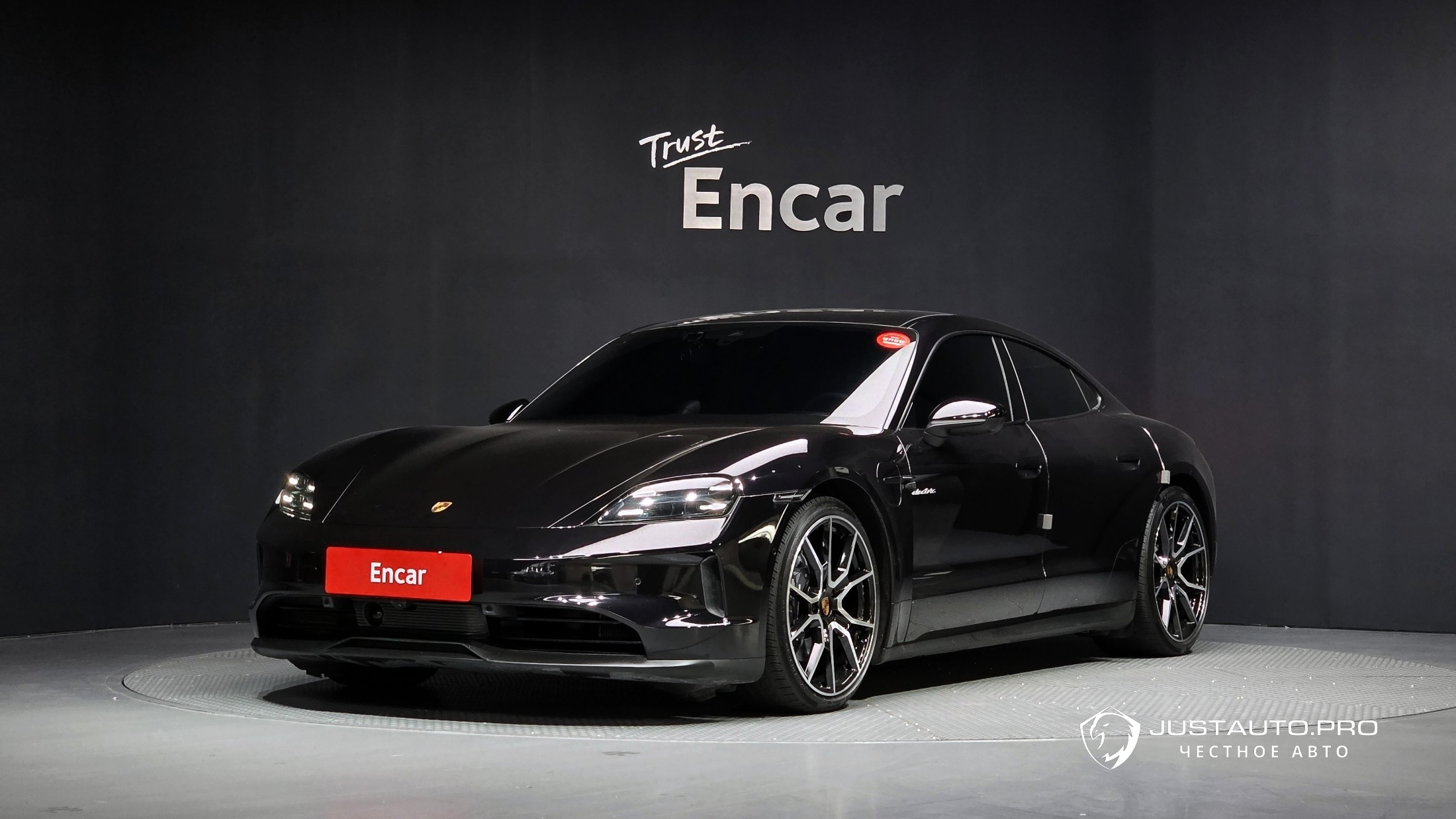 Автомобиль Porsche Taycan