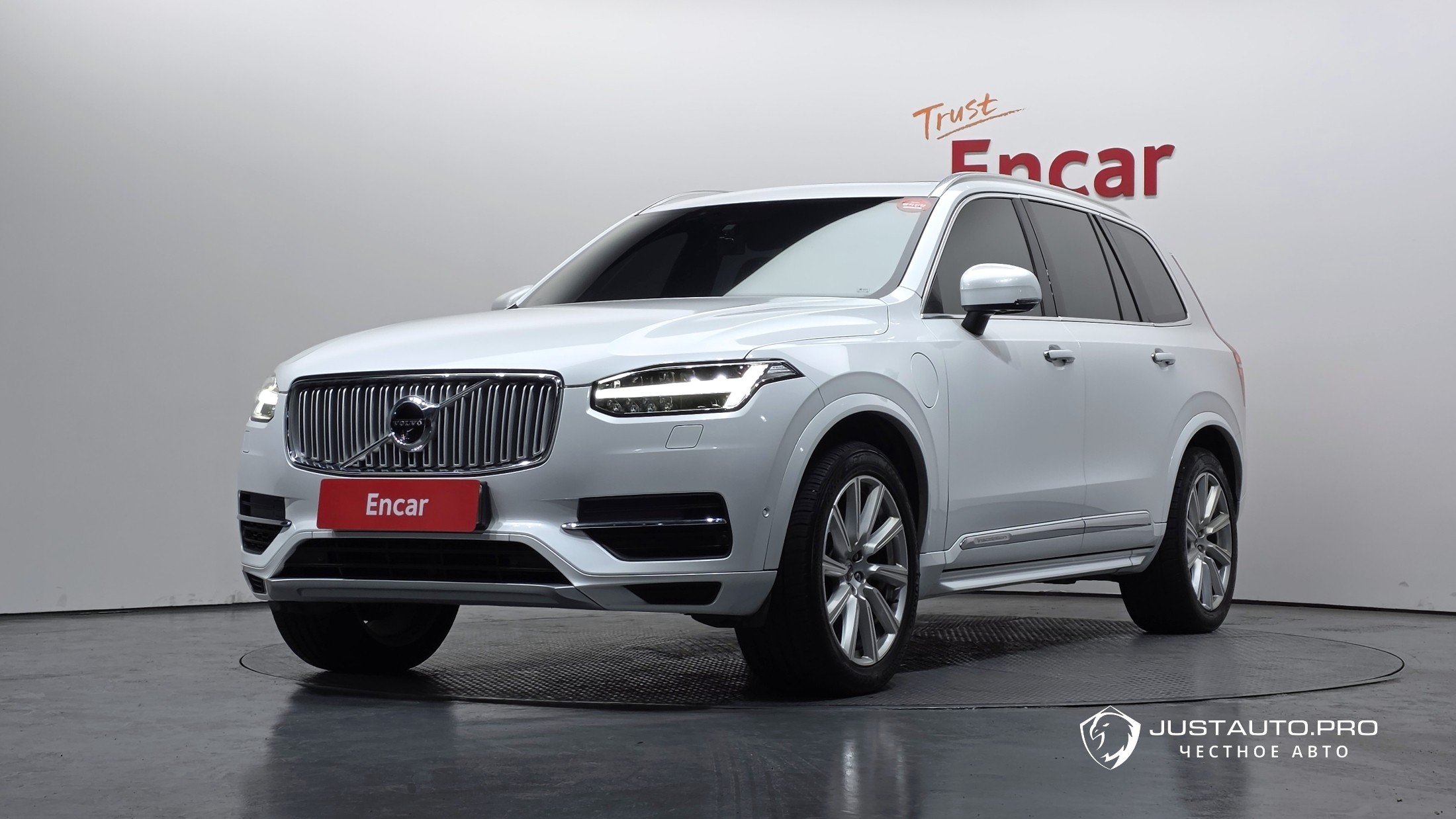 Автомобиль Volvo XC90