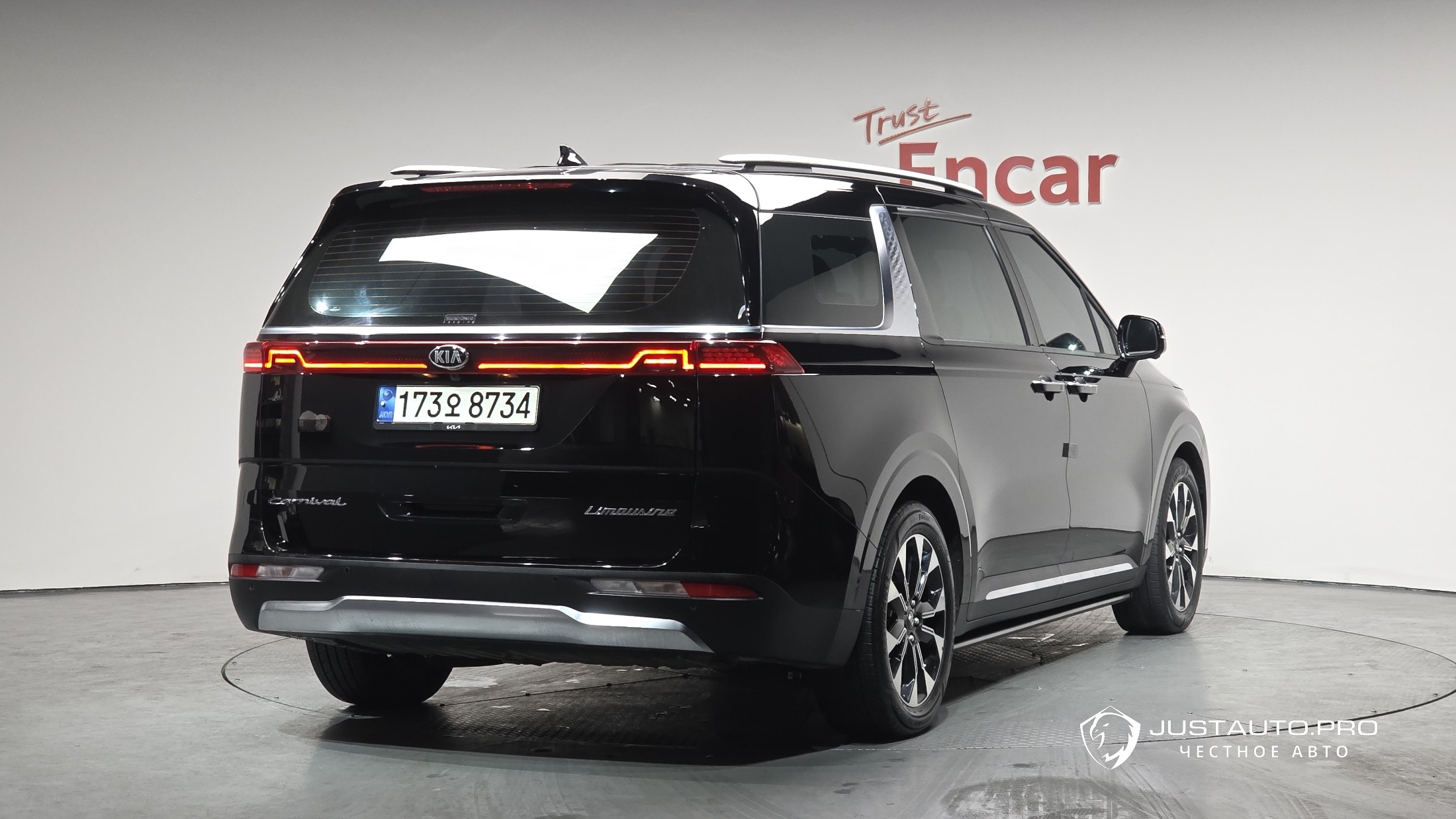 Автомобиль Kia Canival