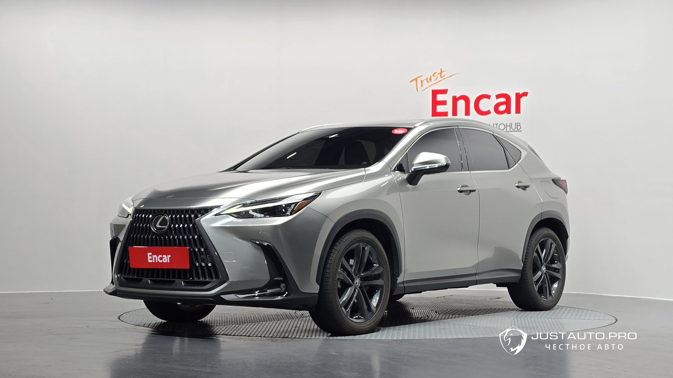 Автомобиль Lexus NX