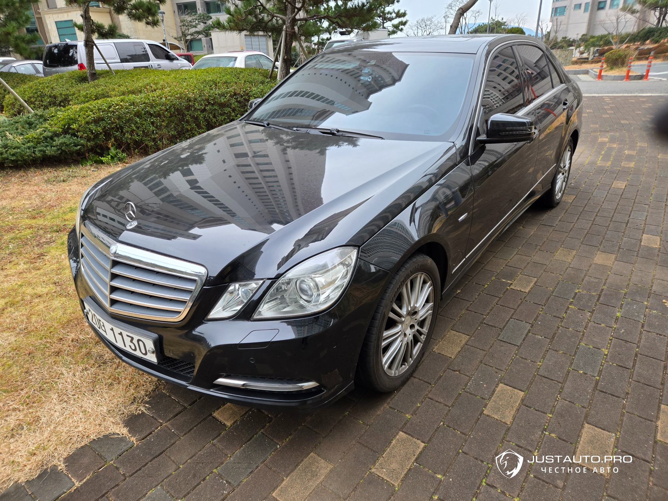 Автомобиль Mercedes-Benz E-Class