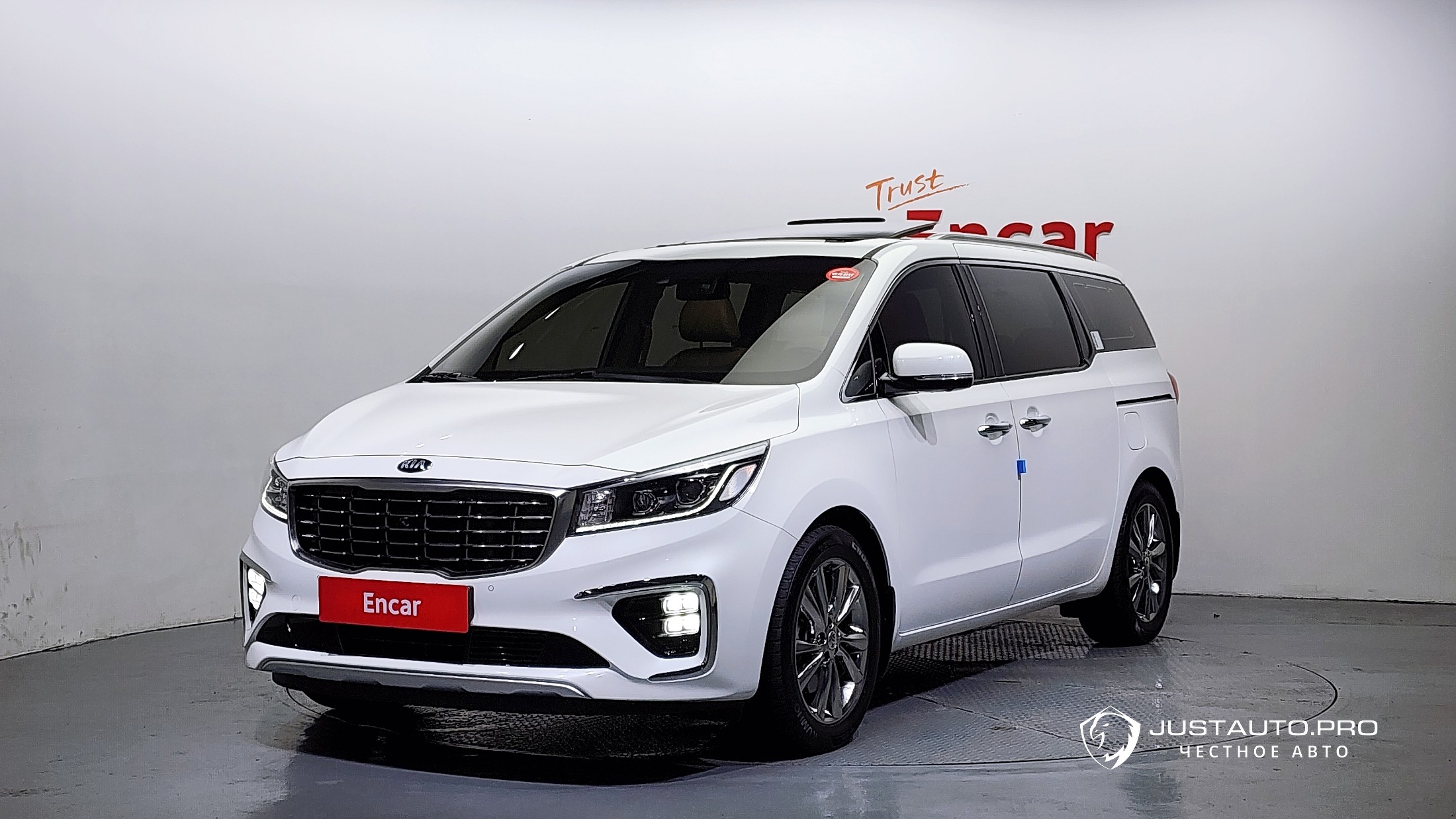 Автомобиль Kia Canival