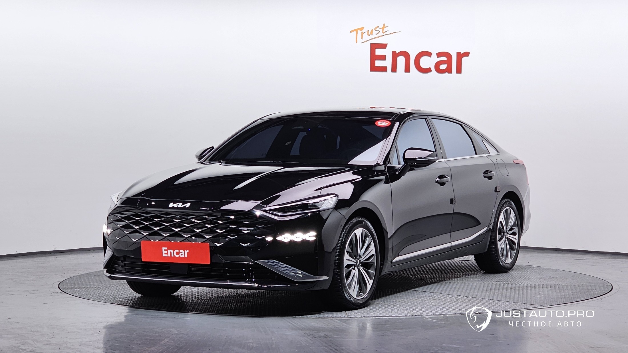 Автомобиль Kia K8