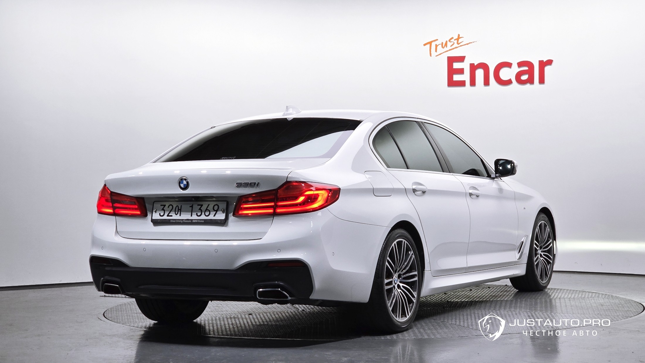 Автомобиль BMW 5-Series