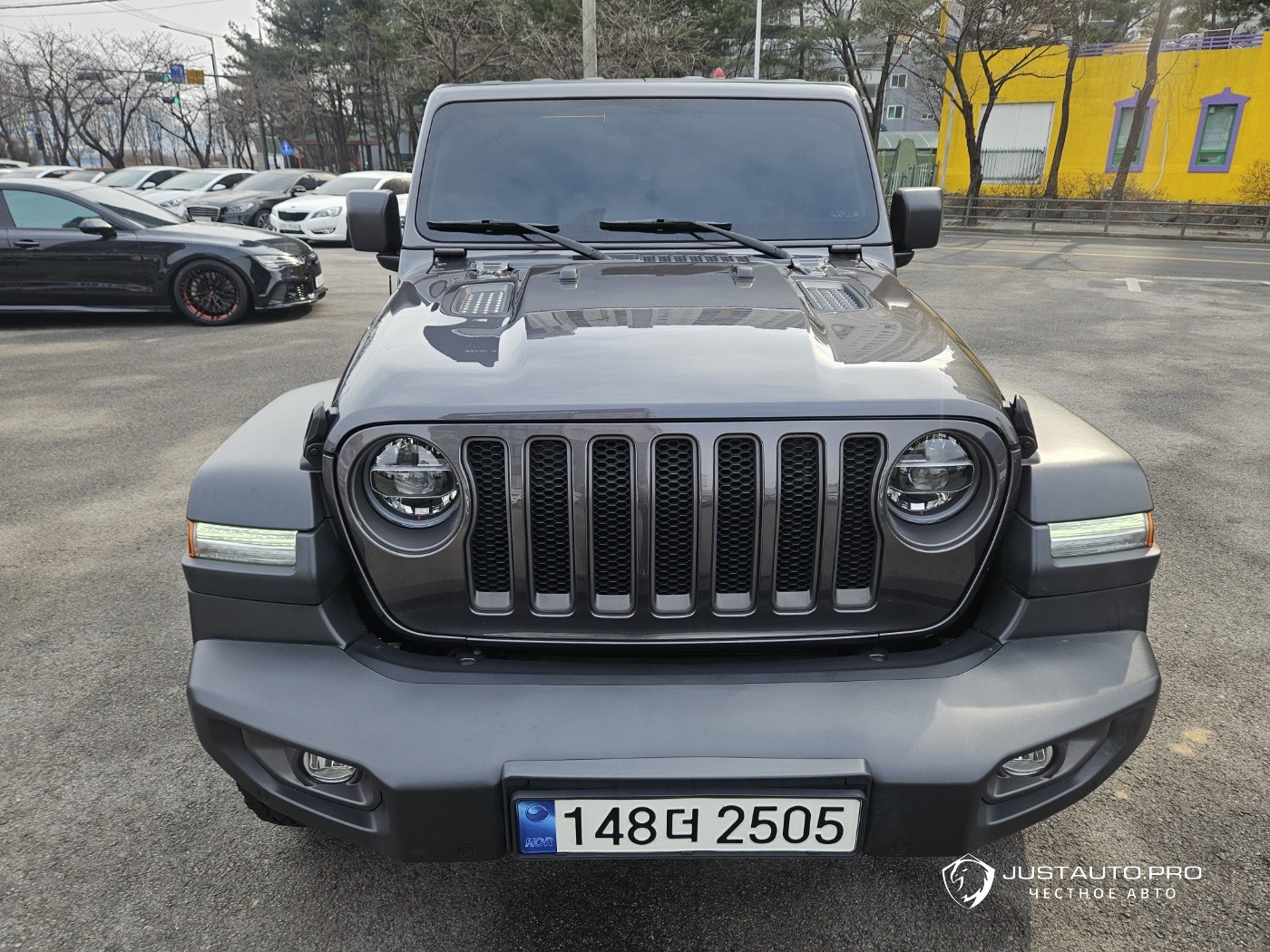 Автомобиль Jeep Wrangler