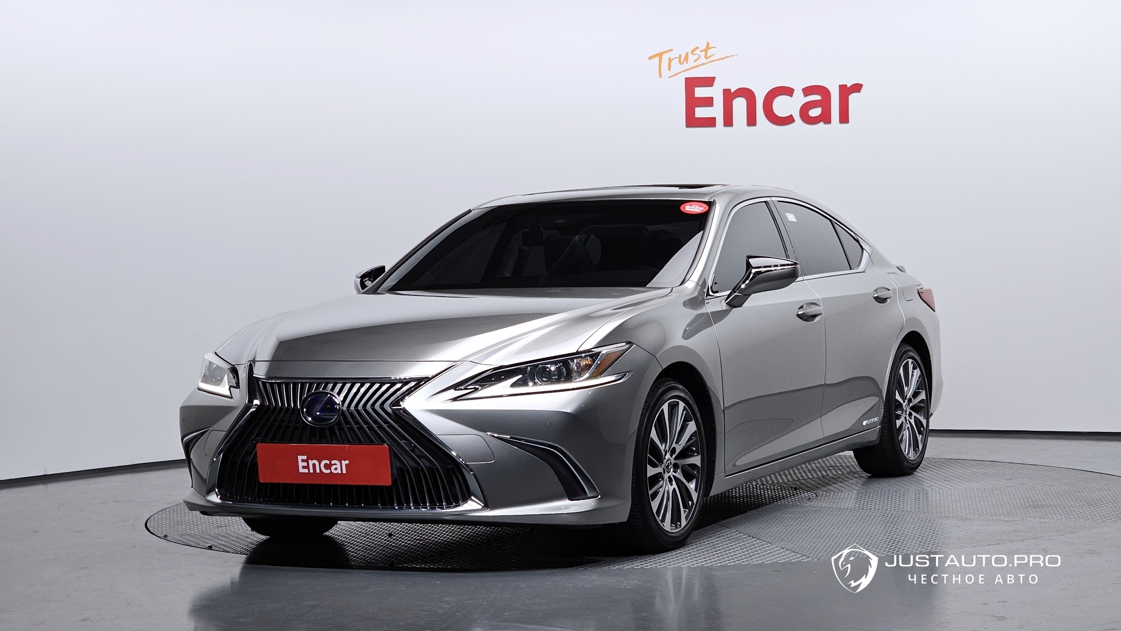 Автомобиль Lexus ES