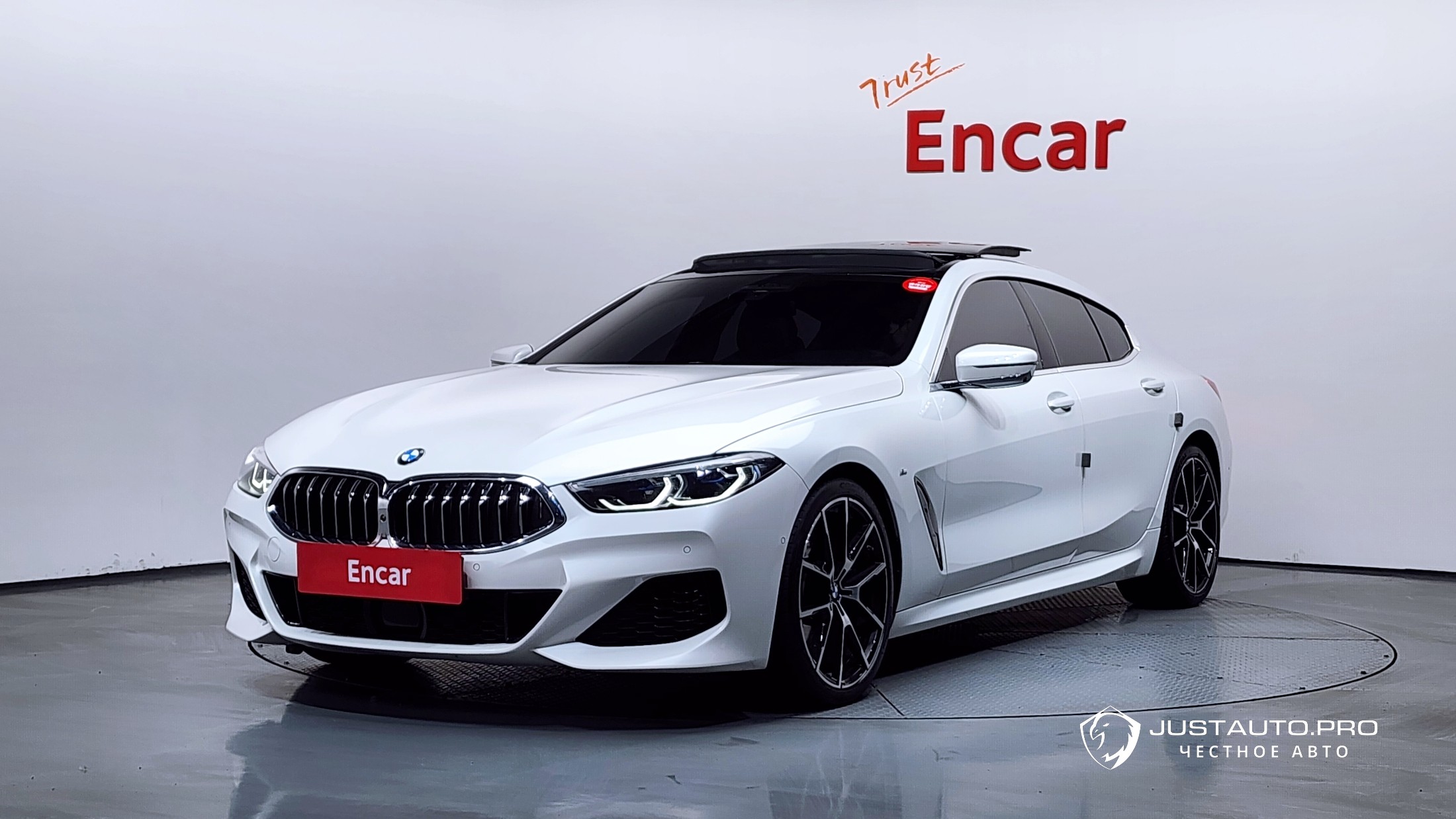 Автомобиль BMW 8-Series