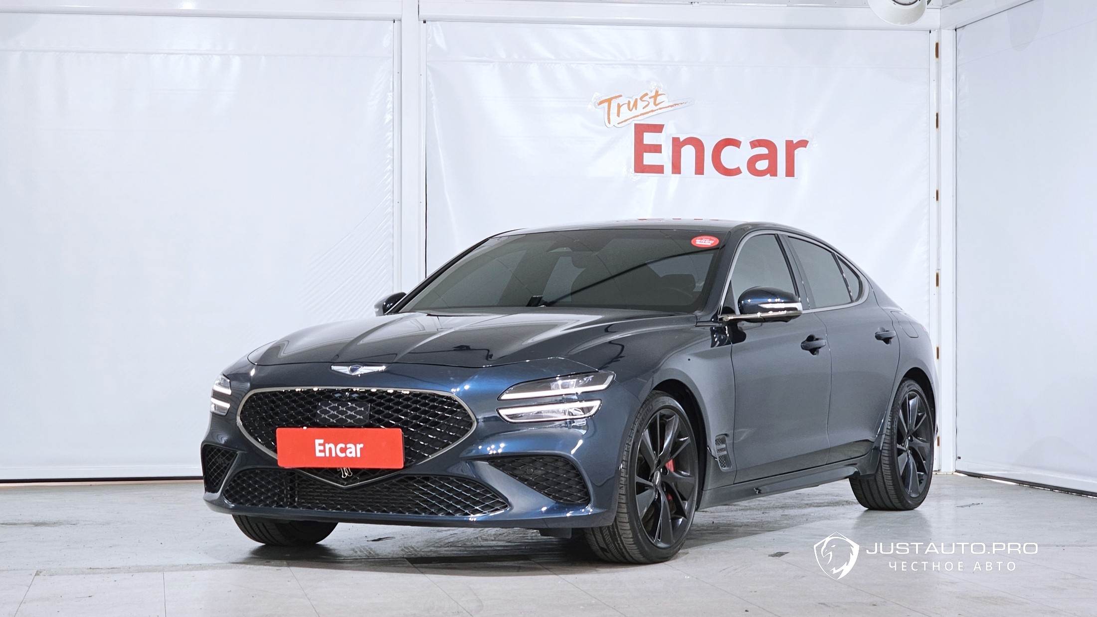 Автомобиль Genesis G70