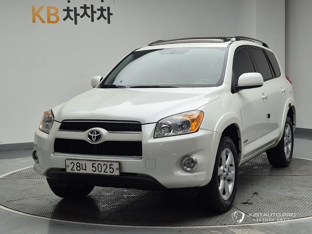 Автомобиль Toyota RAV4