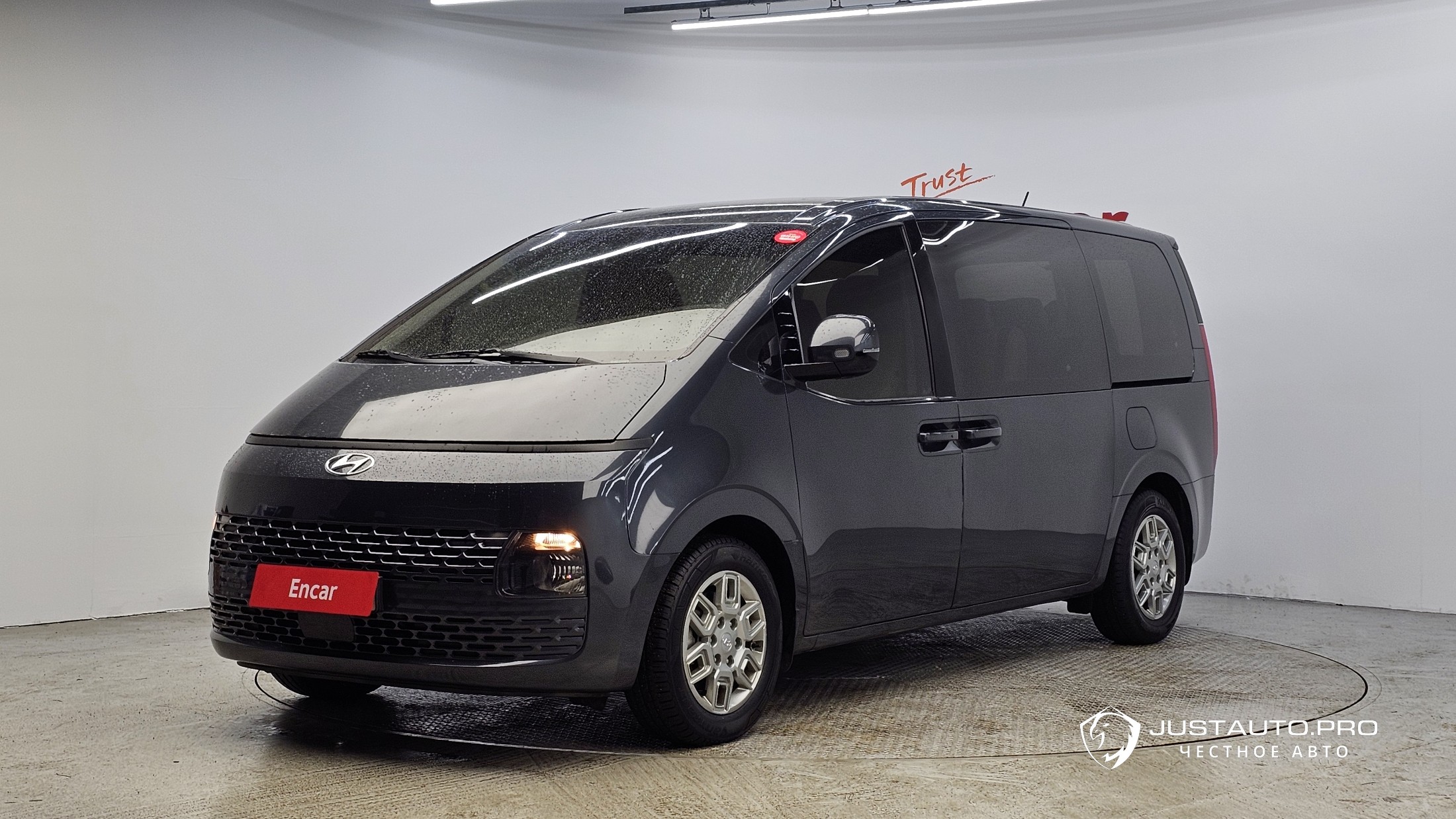 Автомобиль Hyundai Staria