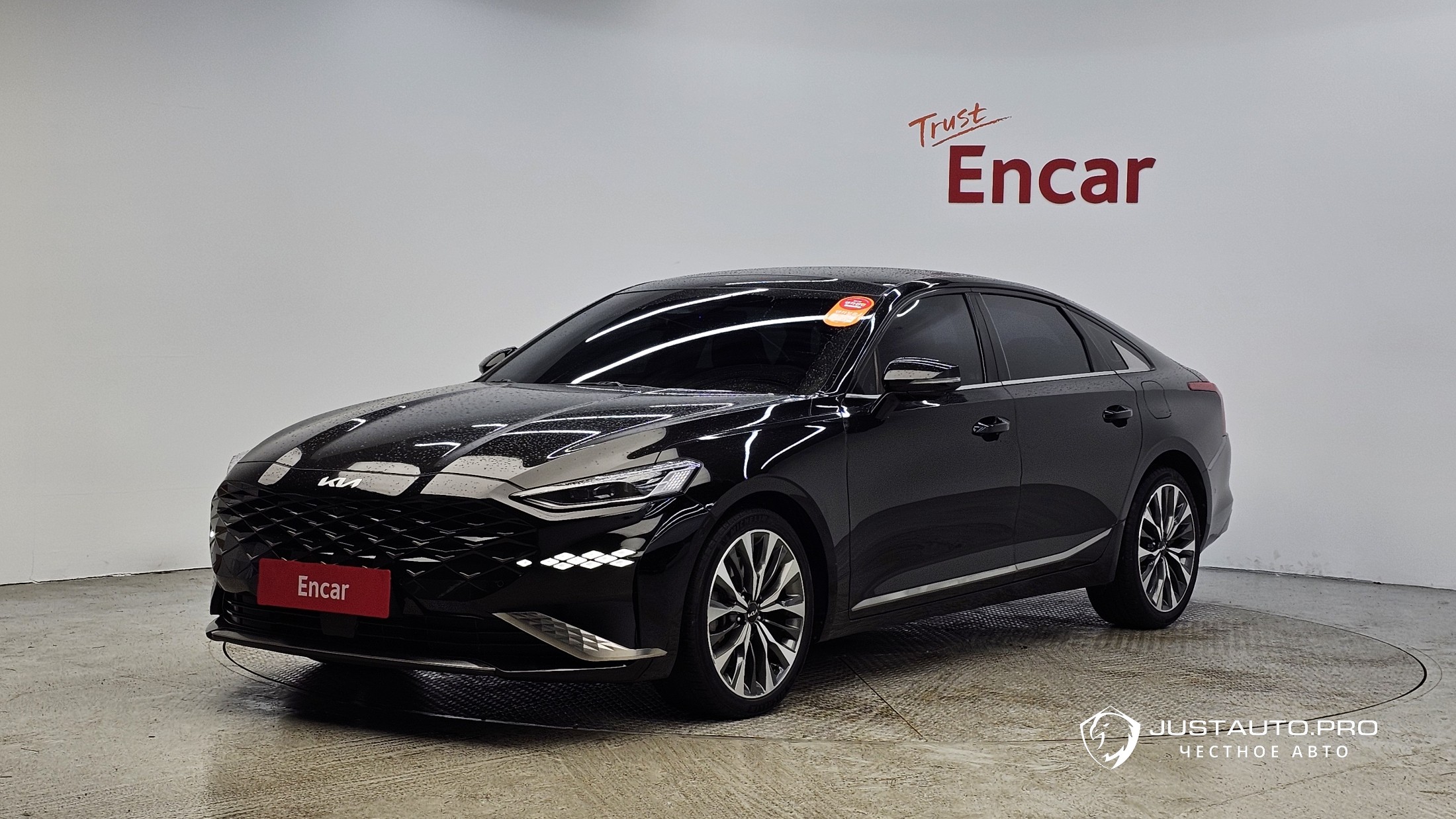 Автомобиль Kia K8