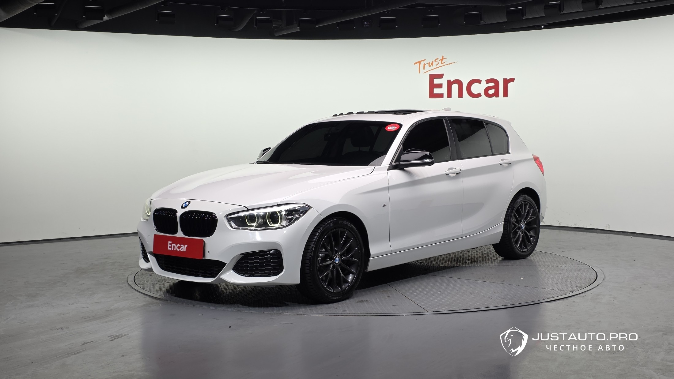 Автомобиль BMW 1-Series