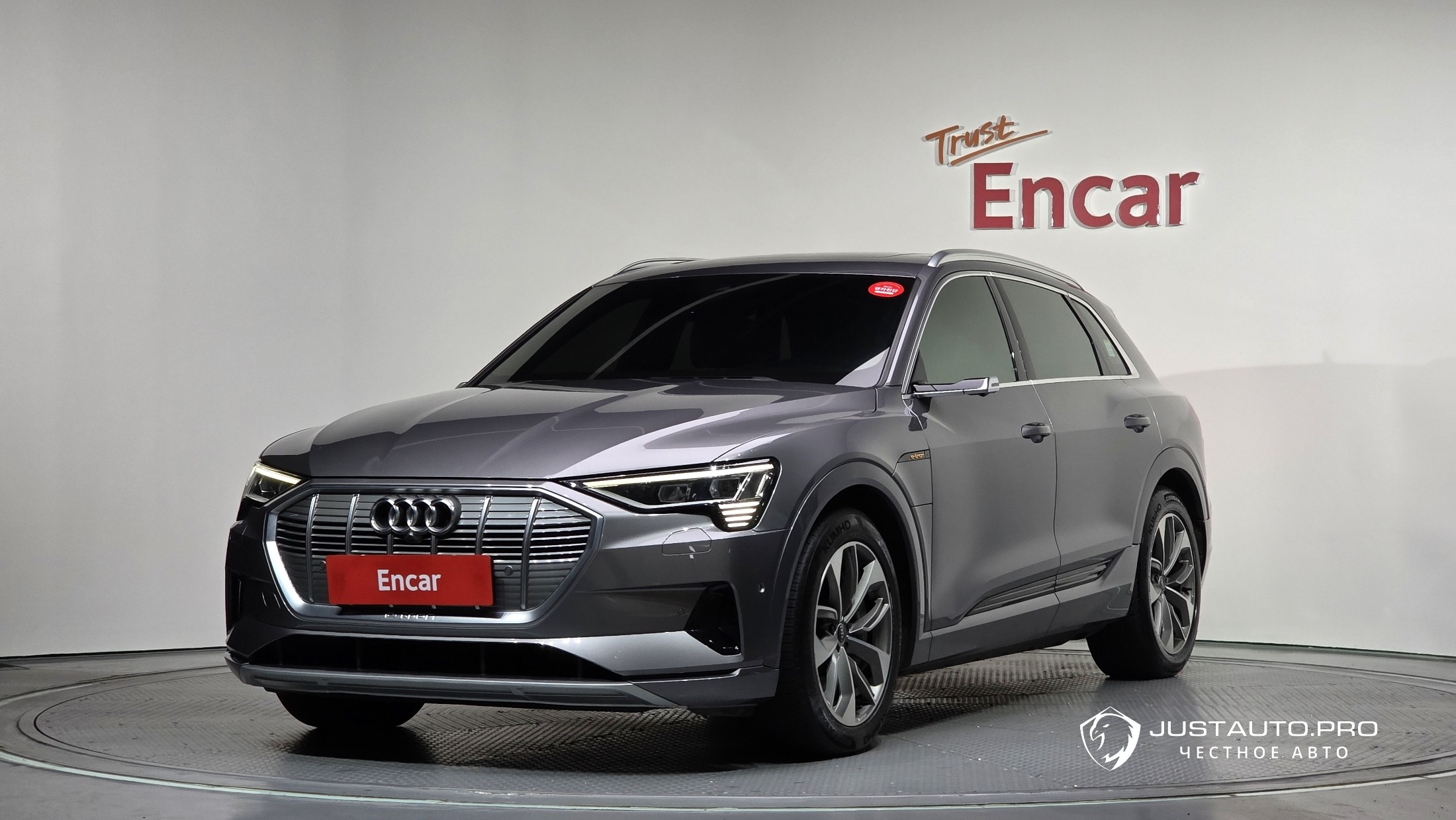 Автомобиль Audi e-tron