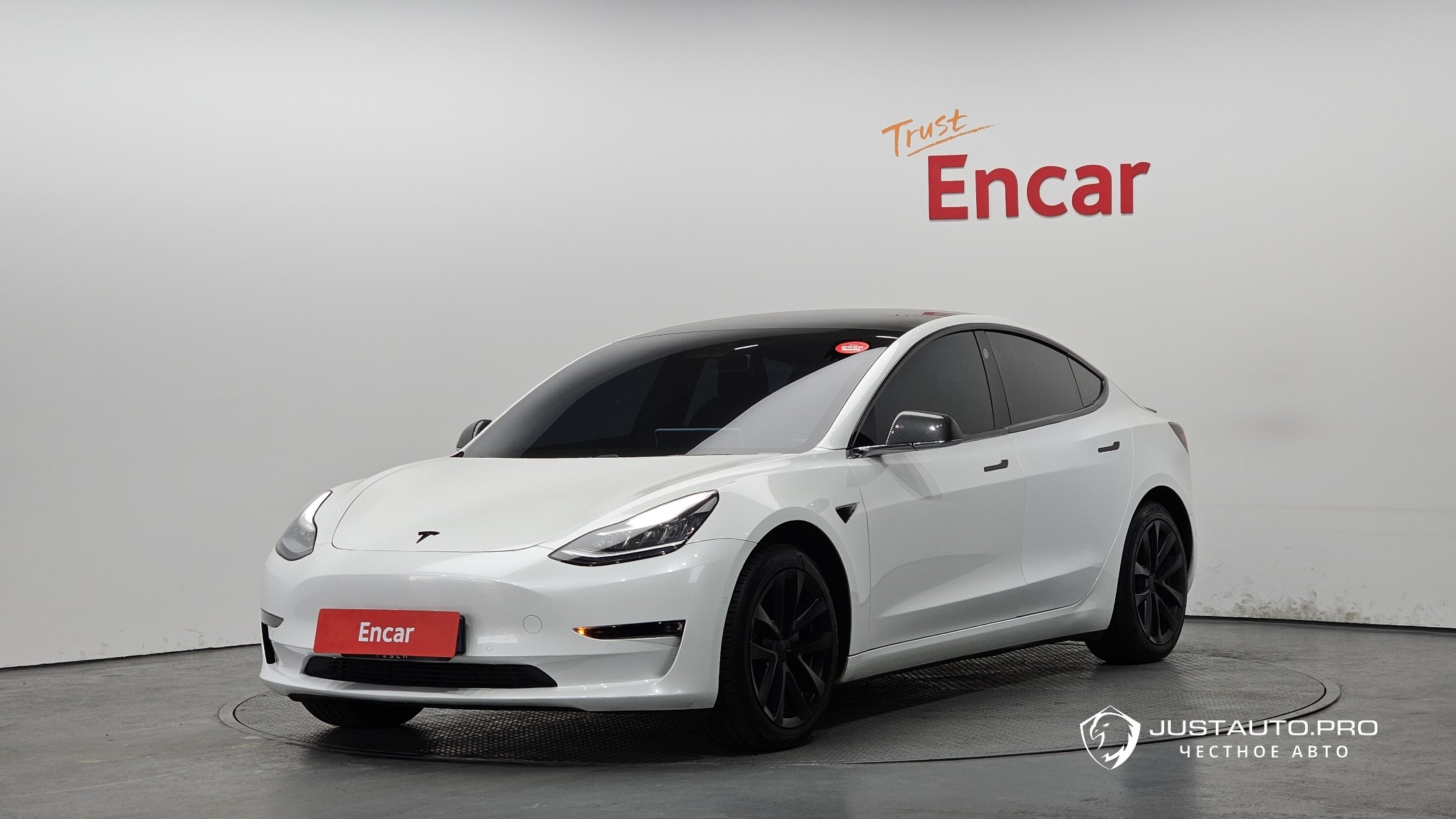 Автомобиль Tesla Model 3