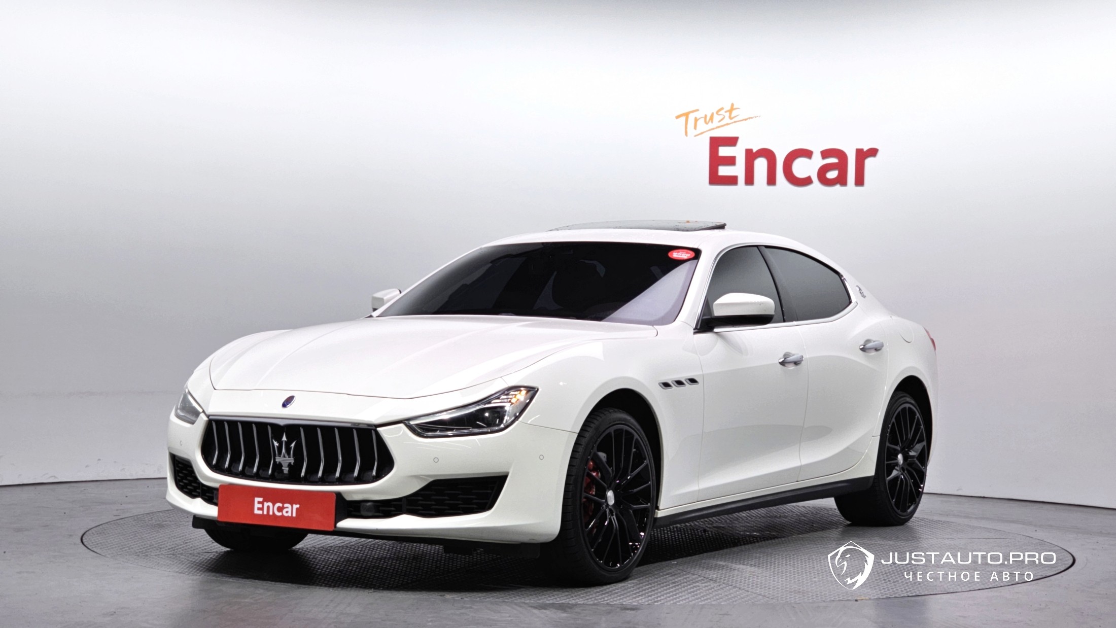 Автомобиль Maserati Ghibli